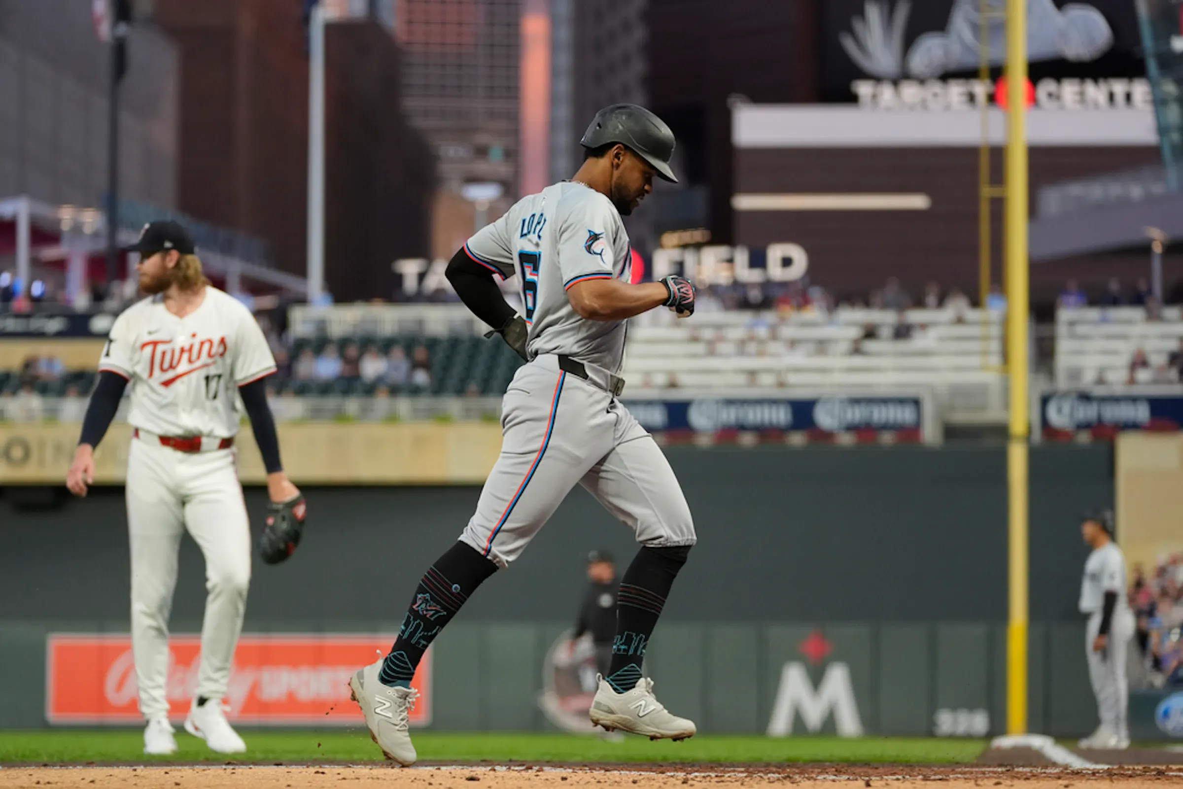 As the Twins continue to plummet behind Royals and Tigers, fans are ...