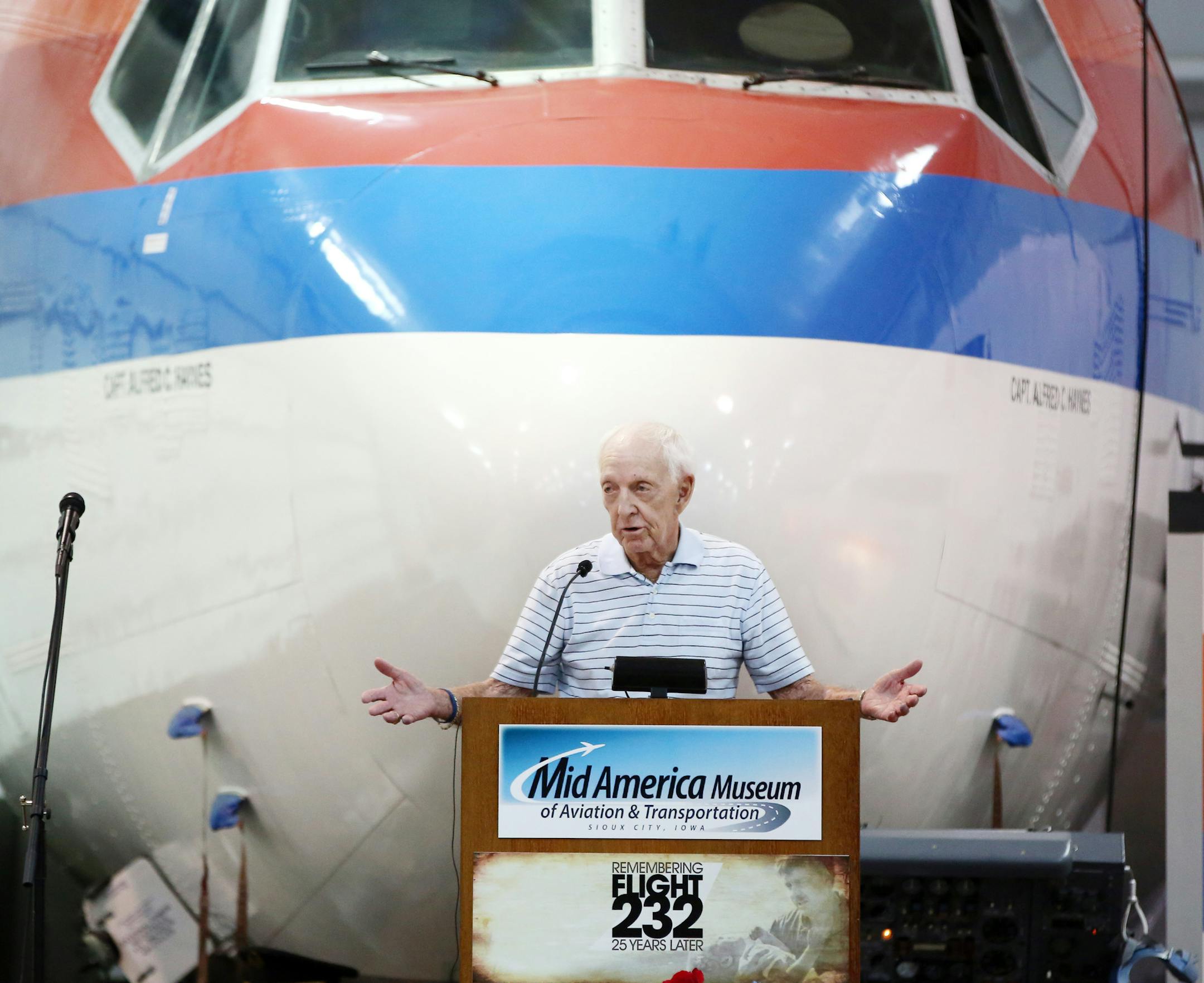United Airline Capt. Al Haynes speaks during the Reflection Ceremony commemorating the 25th anniversary of the crash of United Flight 232 at the Mid America Museum of Aviation and Transportation in Sioux City, Iowa, Saturday, July 19, 2014. Of the 296 people on board, 184 survived. (AP Photo/The Sioux City Journal, Jim Lee) MANDATORY CREDIT