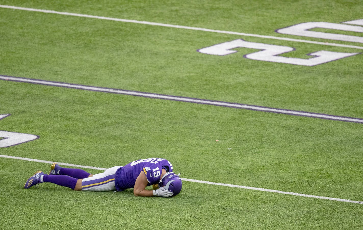 Adam Thielen laid dejected on the field after a Kirk Cousins pass was intercepted in the the fourth quarter as the Vikings took on the Tennessee Titans at US Bank Stadium, Sunday, September 27, 2020 in Minneapolis, MN. ] ELIZABETH FLORES • liz.flores@startribune.com