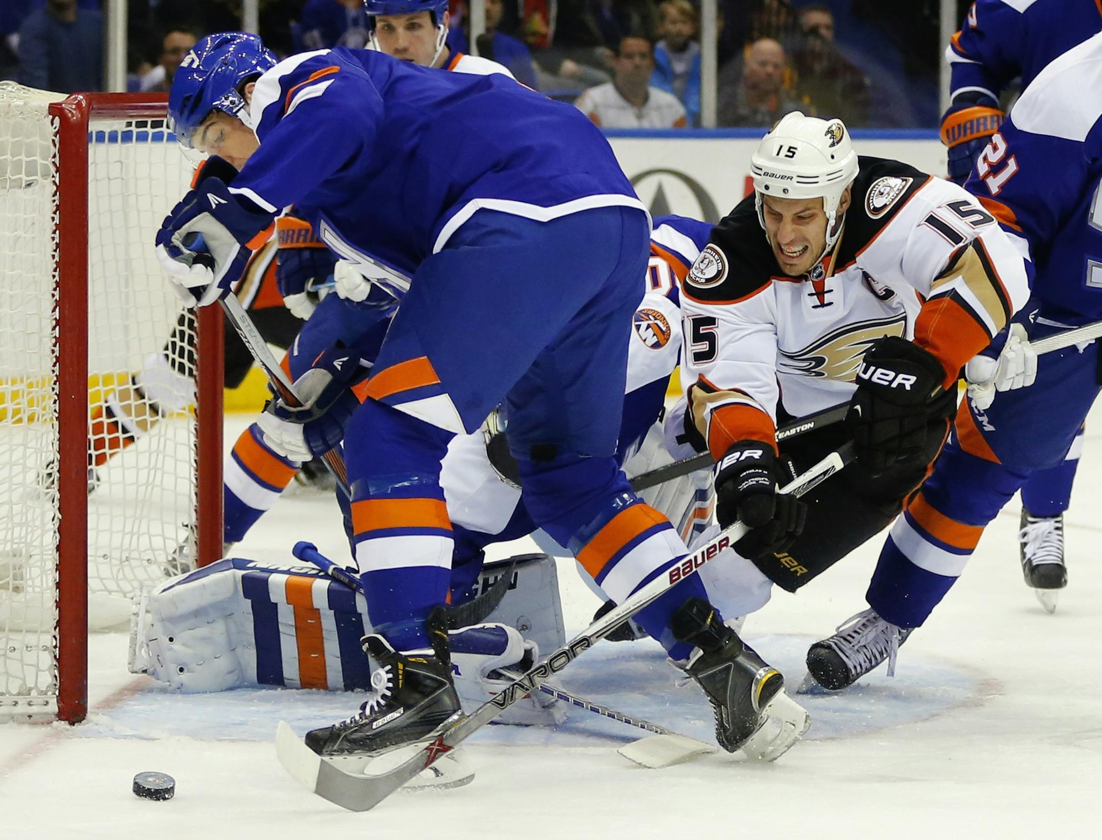 Ducks center Ryan Getzlaf (15) got off a backhand around Islanders defenseman Travis Hamonic (3) in a game last March.