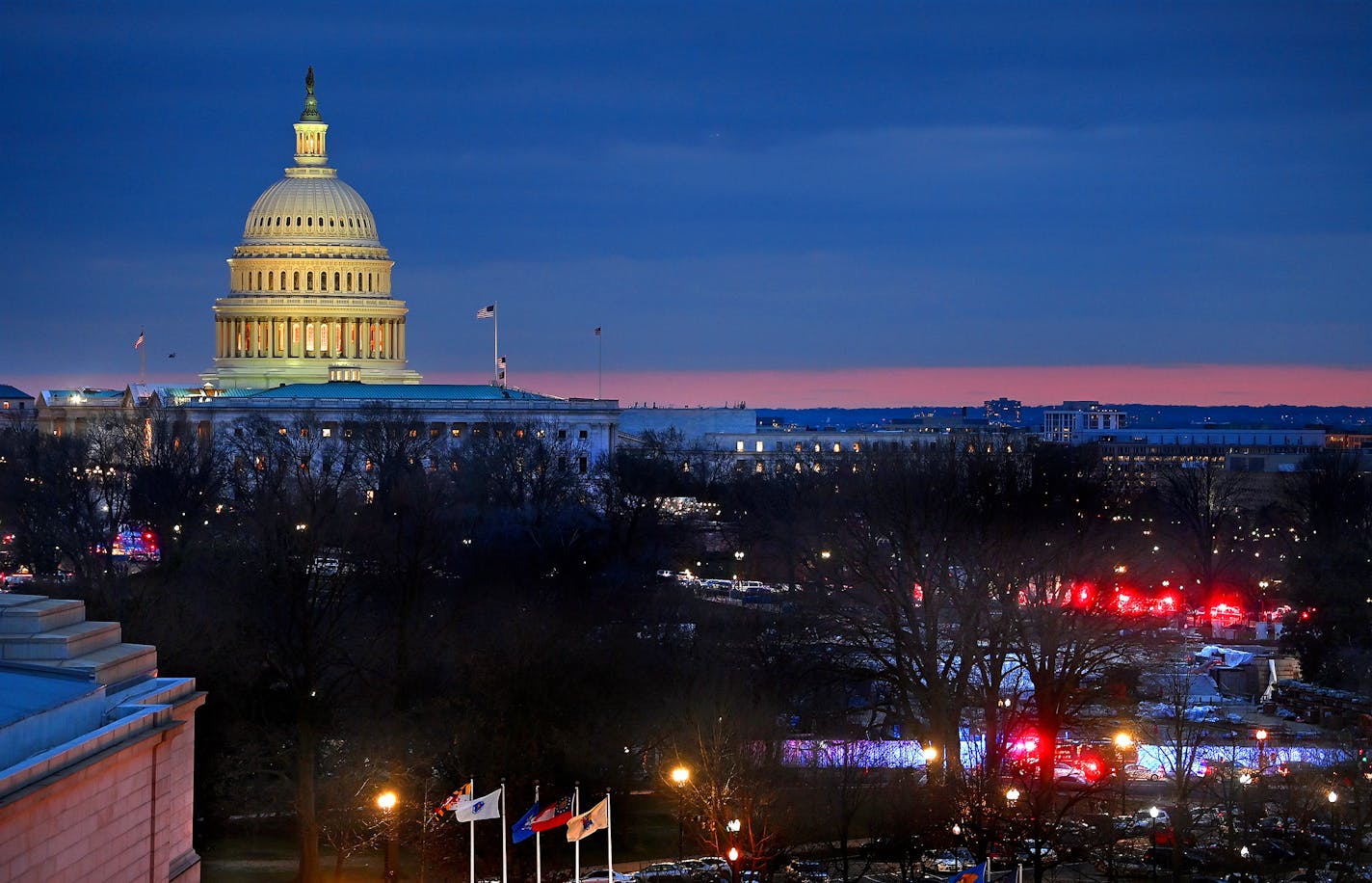 Police clear out the last of the pro-Trump mob before a 6 p.m. curfew took effect on the Capitol grounds on Jan. 6. MUST CREDIT: Washington Post photo by Michael S. Williamson