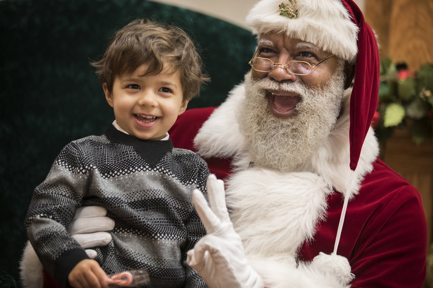 Santa Larry Jefferson smiles with Jack Kivel, 3, of Prior Lake for photos at the Santa Experience at Mall of America. ] (Leila Navidi/Star Tribune) leila.navidi@startribune.com BACKGROUND INFORMATION: Santa Larry Jefferson interacts with children at the Santa Experience at Mall of America in Bloomington on Thursday, December 1, 2016. Mall of America will welcome its very first black Santa this holiday season.