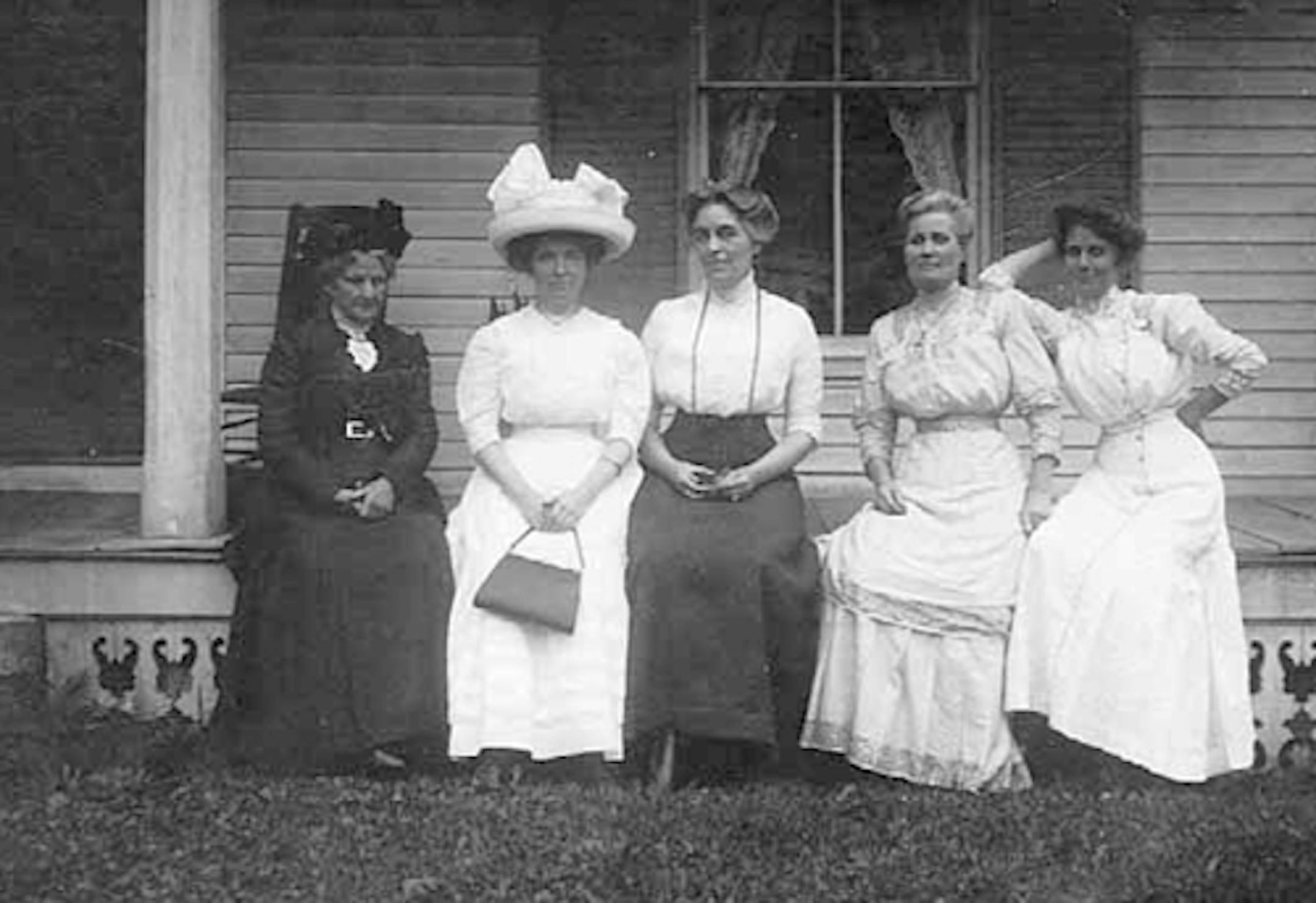 The shape of women in 1910: Myrtie Foster Basford, center, lived at 116 W. Grant St., Minneapolis, with her husband, a retired tinsmith. The identities of the other women here are not listed in the Minnesota Historical Society record for this photo.