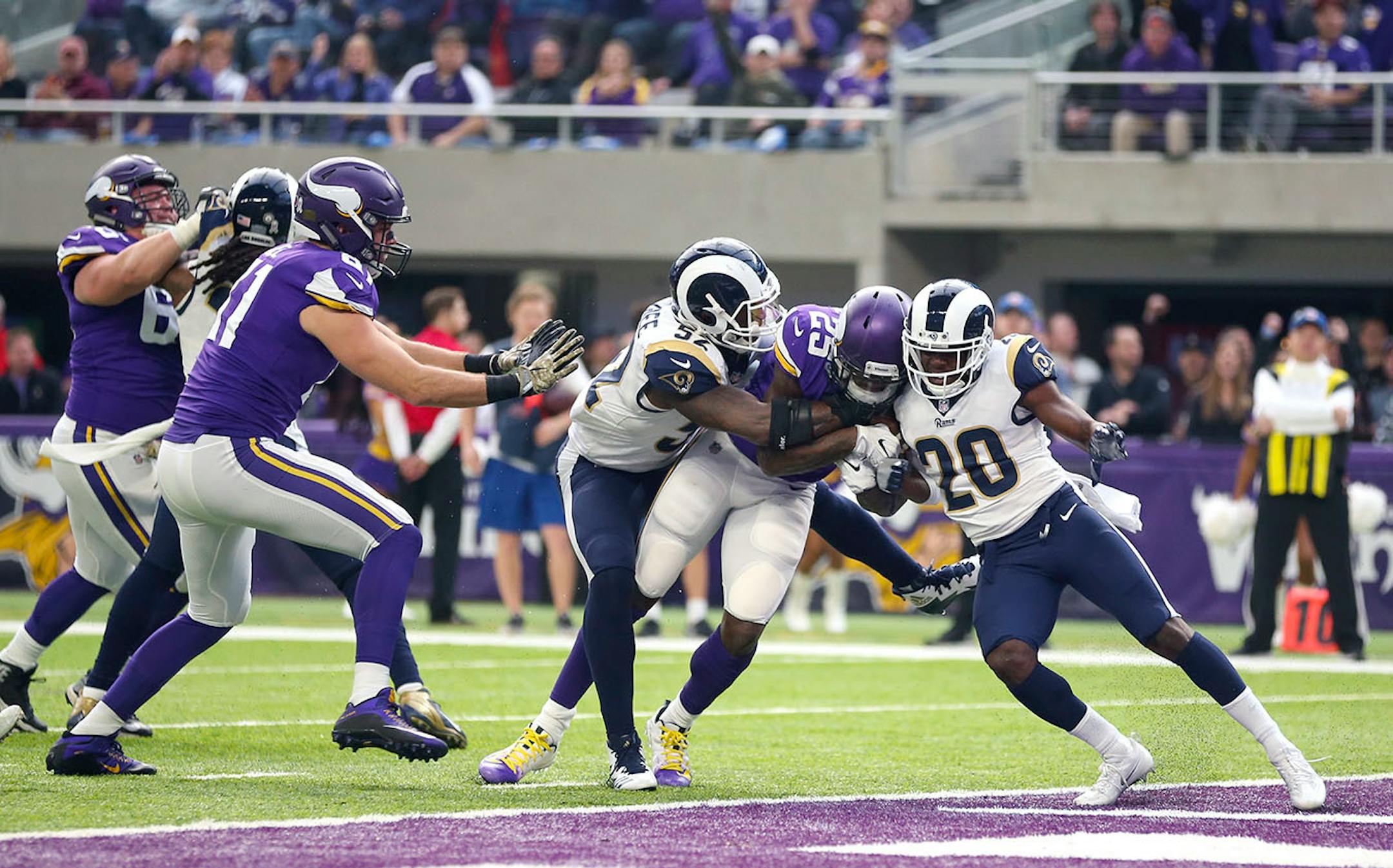 Minnesota Vikings running back Latavius Murray (25) powered into the end zone on an eight yard run in the second quarter.
