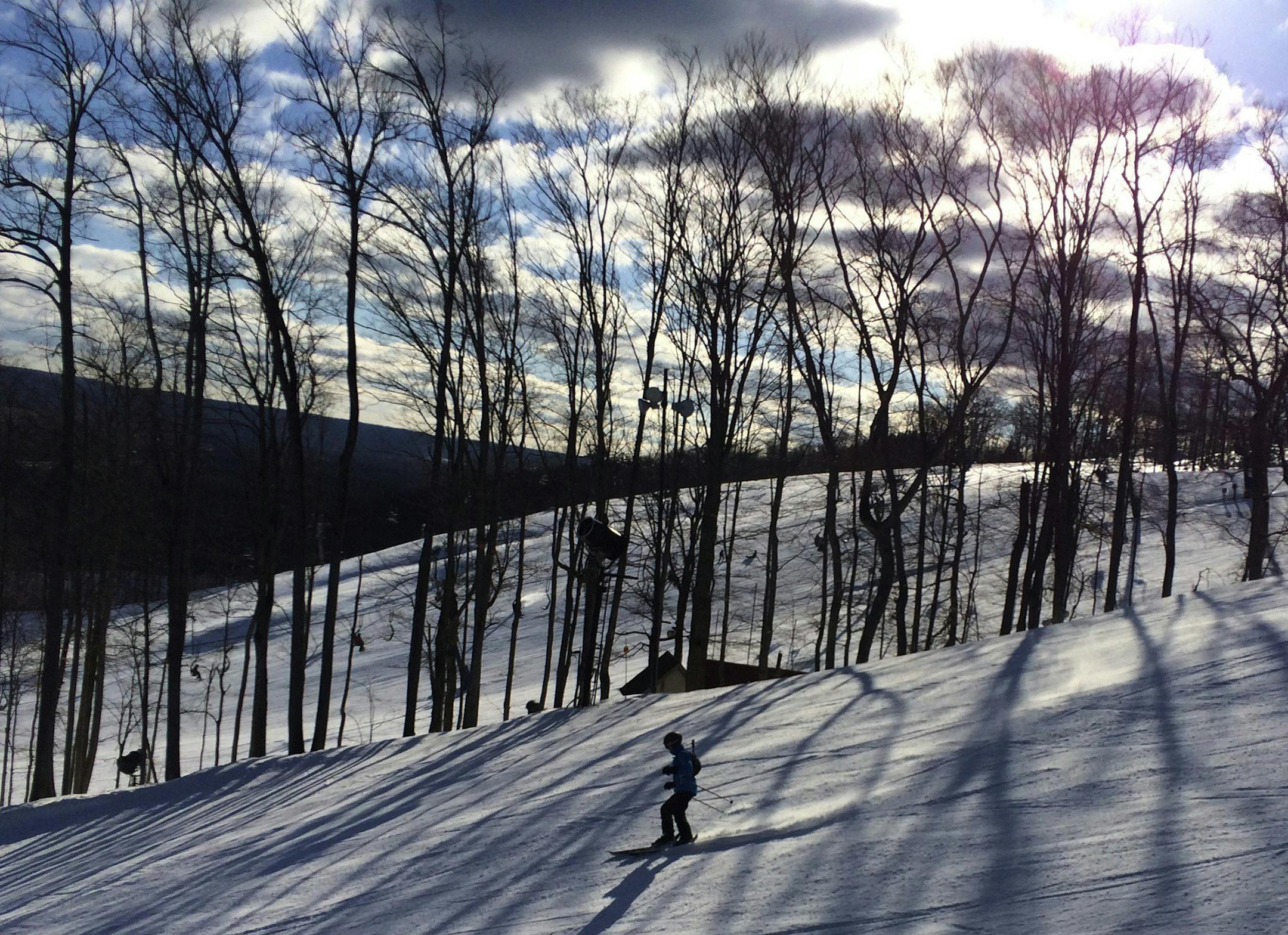 Riding the slopes in a winter sun at Boyne Mountain, Mich. (Josh Noel/Chicago Tribune/TNS) ORG XMIT: 1162074