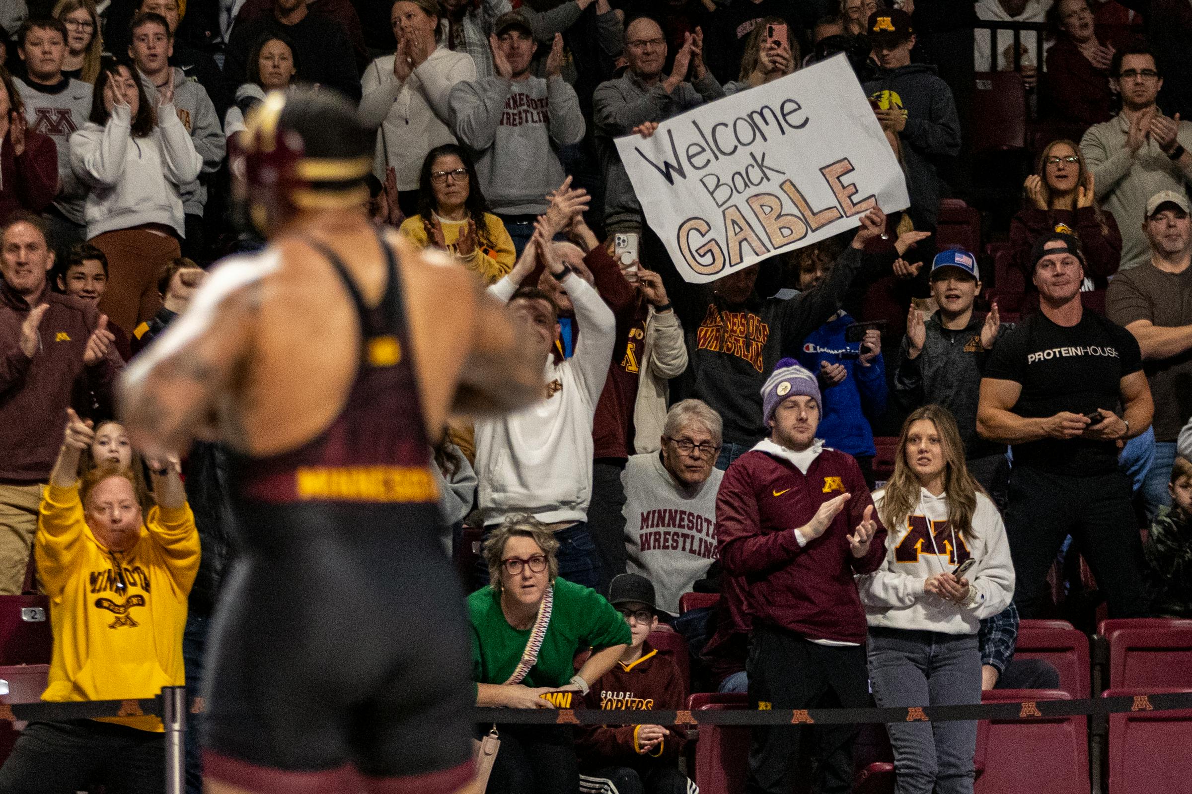 Gophers wrestling team rolls to Big Ten victory over Wisconsin