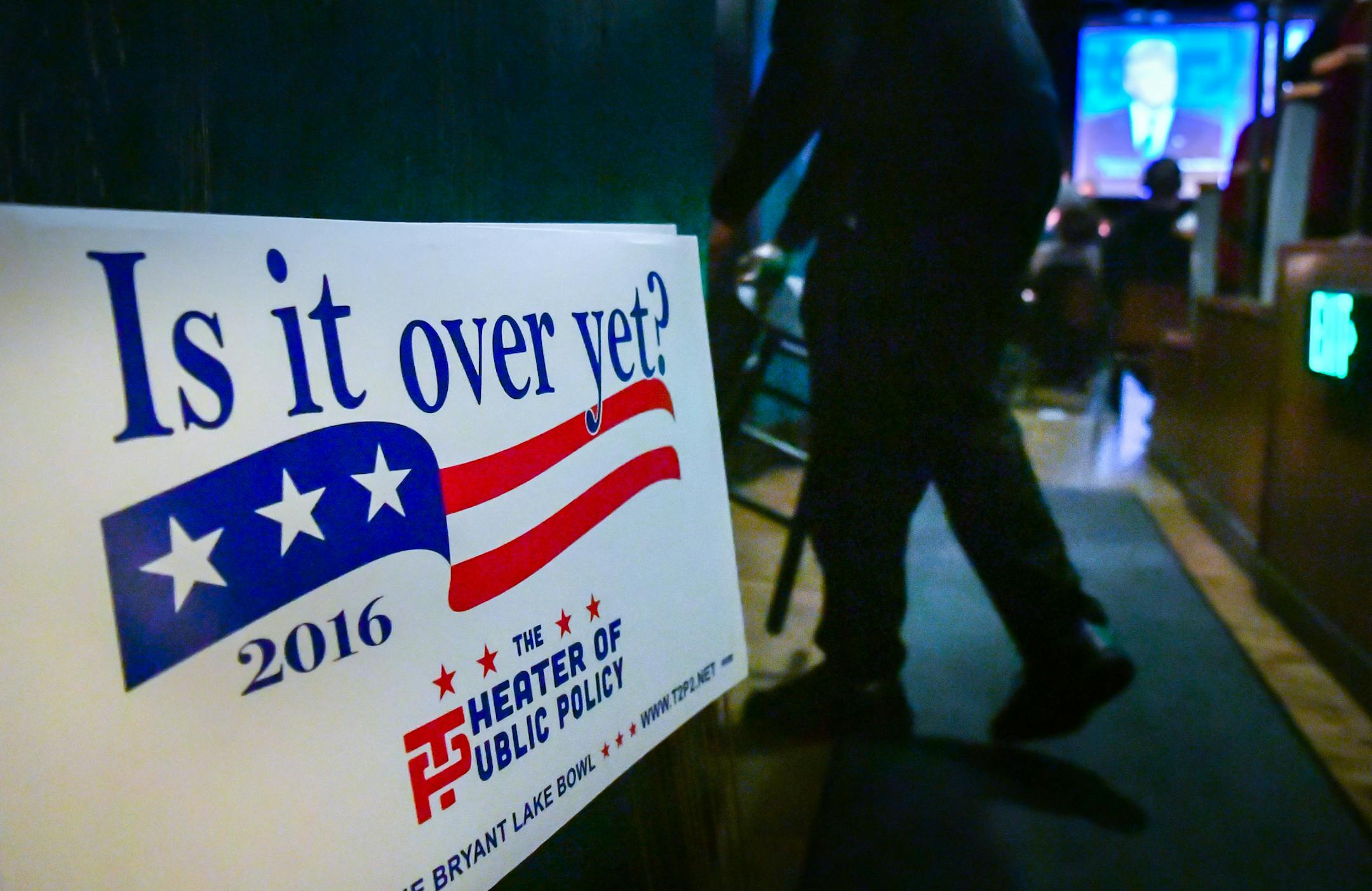 The Theater of Public Policy at the Bryant Lake Bowl hosted a debate party. ] GLEN STUBBE * gstubbe@startribune.com Monday, September 26, 2016