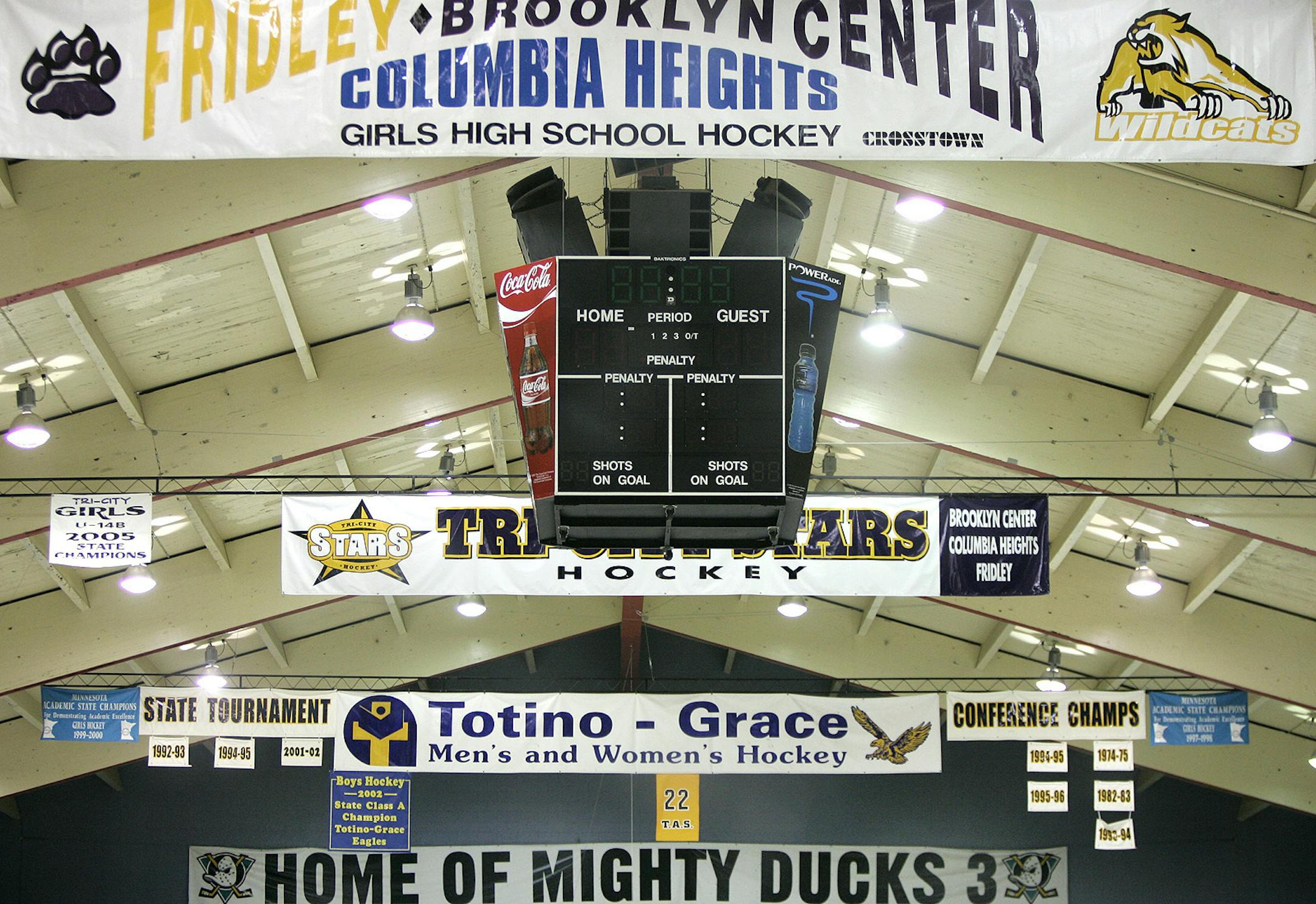 Columbia Arena, Fridley, Minn., Nov. 15, 2005. Ramin Rahimian &#xd4; rrahimian@startribune.com
GENERAL INFORMATION: Feature story on Kevin Wentland, a junior who plays for the Tri-City (Columbia Heights, Fridley, Brooklyn Center) boys' hockey team. He's quite good, so why does he stick around with this so-so program? It's a story about his talent and loyalty. And future, because the coach said he might transfer after the season.