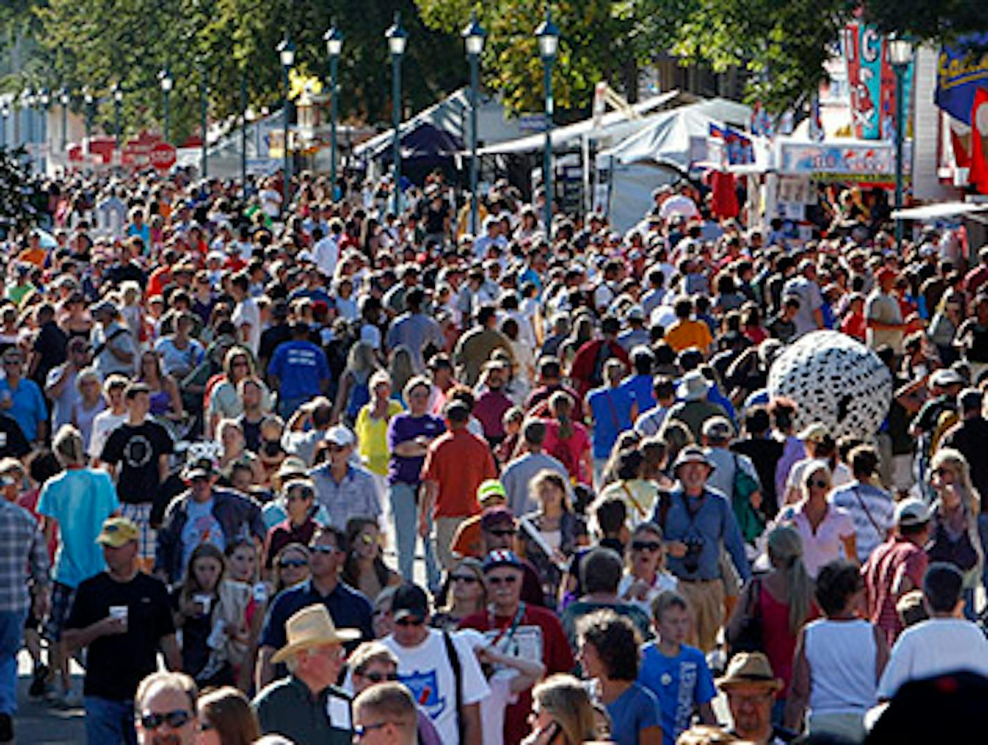 TOM WALLACE • twallace@startribune.com Assignment #20013789A Slug: fair082710 Date: august 26th, _ State Fair opens with what might be record crowds for a Thursday. THIS PHOTO: ] The Minnesota State Fair opens with what might be a record crowd for Thursday. Looking Down Judson Ave. ORG XMIT: MIN2014080719562115