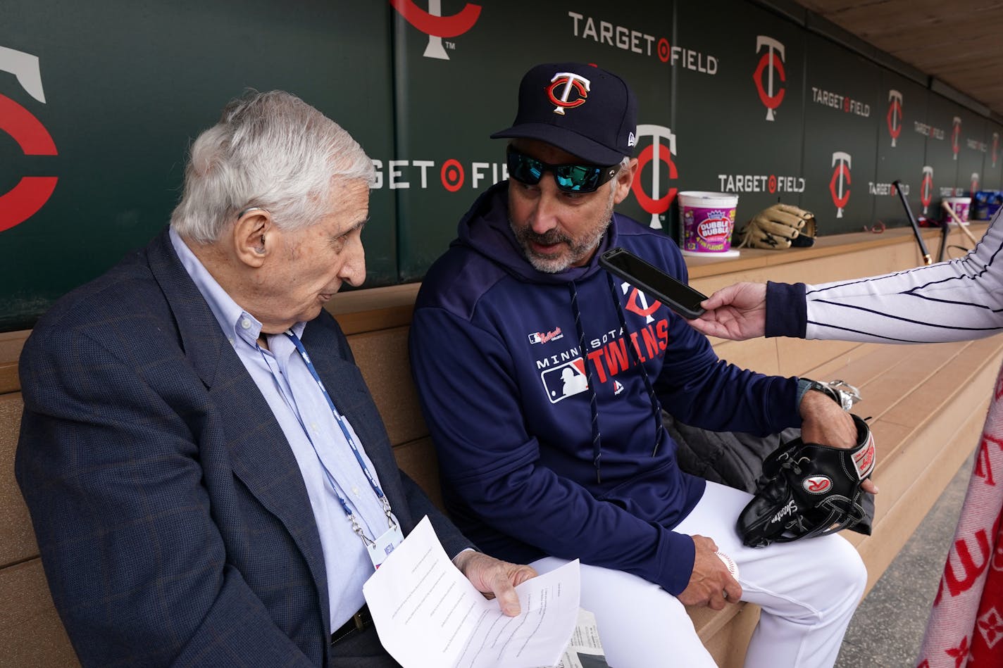 Minnesota Twins bench coach Derek Shelton talked with Sid Hartman during workouts Wednesday. ] ANTHONY SOUFFLE &#x2022; anthony.souffle@startribune.com The Minnesota Twins held a press conference and workout Wednesday, March 27, 2019 at Target Field in Minneapolis.