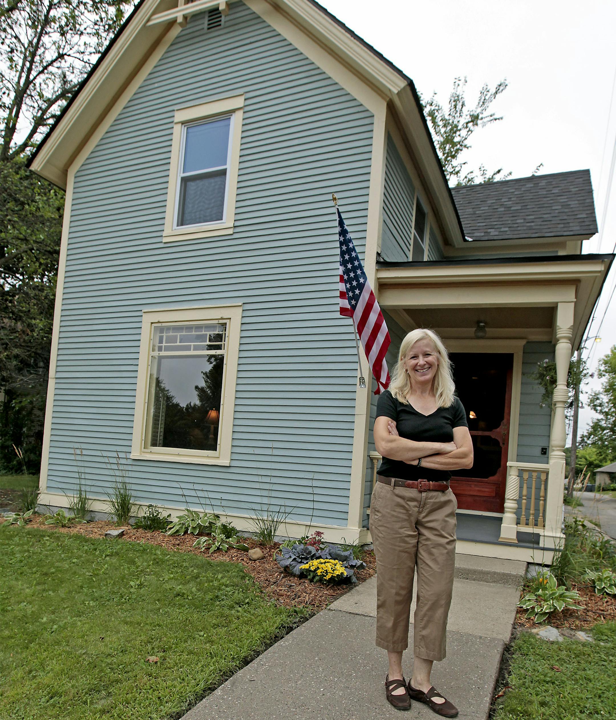 Robin O'Brien bought a small rundown North Minneapolis home for $1 and made it into a charming and liveable home. ] (ELIZABETH FLORES/STAR TRIBUNE) ELIZABETH FLORES • eflores@startribune.com