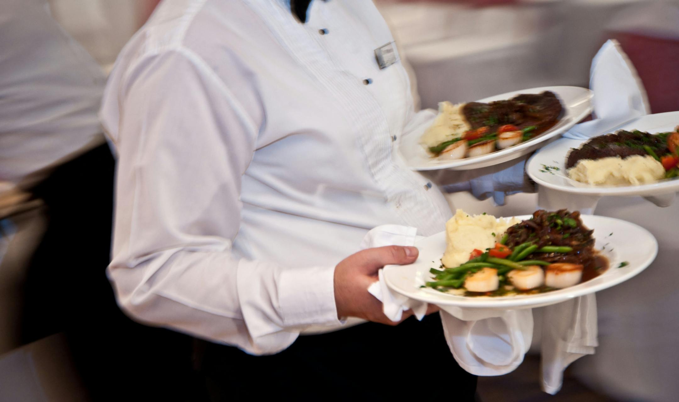 Too many restaurants are cheating their employees, according to state investigators, private attorneys and advocates for workers' rights. (Jack Young/Dreamstime/TNS) ORG XMIT: 1413571