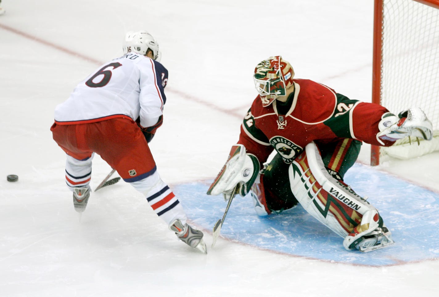 Wild goalie Niklas Backstrom held his ground as Columbus' Derick Brassard missed on the Blue Jackets' final shootout attempt Saturday.