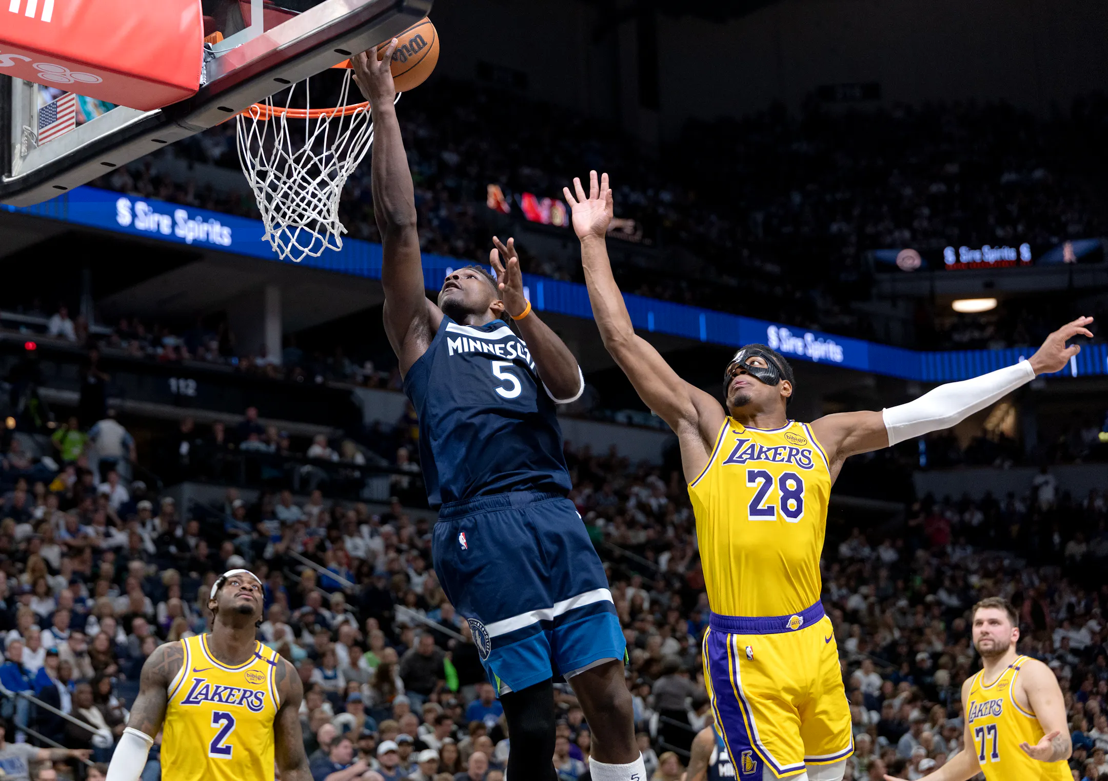Timberwolves beat Lakers in Game 3 to take lead in NBA playoff series