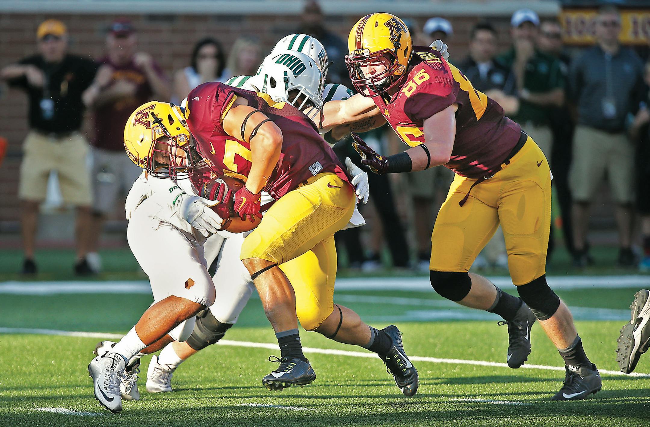 Minnesota's running back Shannon Brooks ran the ball into the end zone for a touchdown in the fourth quarter as the Gophers took on Ohio at TCF Bank Stadium, Saturday, September 26, 2015 in Minneapolis, MN. ] (ELIZABETH FLORES/STAR TRIBUNE) ELIZABETH FLORES &#xef; eflores@startribune.com ORG XMIT: MIN1509261815240305