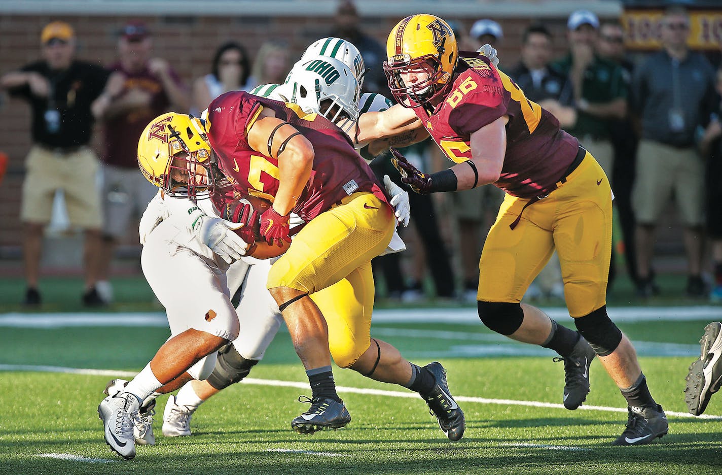 Minnesota's running back Shannon Brooks ran the ball into the end zone for a touchdown in the fourth quarter as the Gophers took on Ohio at TCF Bank Stadium, Saturday, September 26, 2015 in Minneapolis, MN. ] (ELIZABETH FLORES/STAR TRIBUNE) ELIZABETH FLORES &#xef; eflores@startribune.com ORG XMIT: MIN1509261815240305