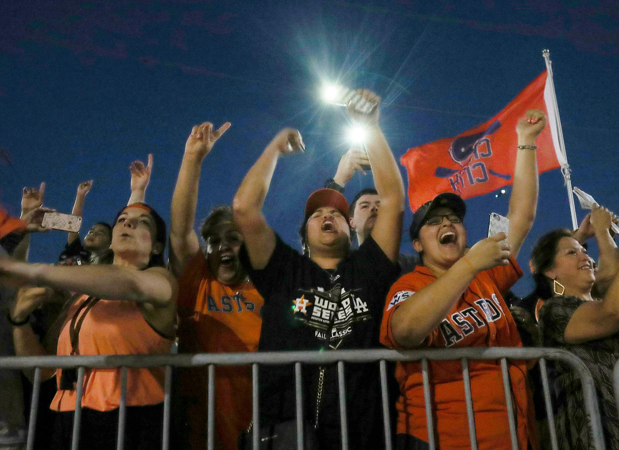Fans cheer as the Houston Astros return to Minute Maid Park after winning the 2017 World Series, Thursday, Nov. 2, 2017, in Houston. ( Jon Shapley / Houston Chronicle ) ORG XMIT: MER2017110221123176