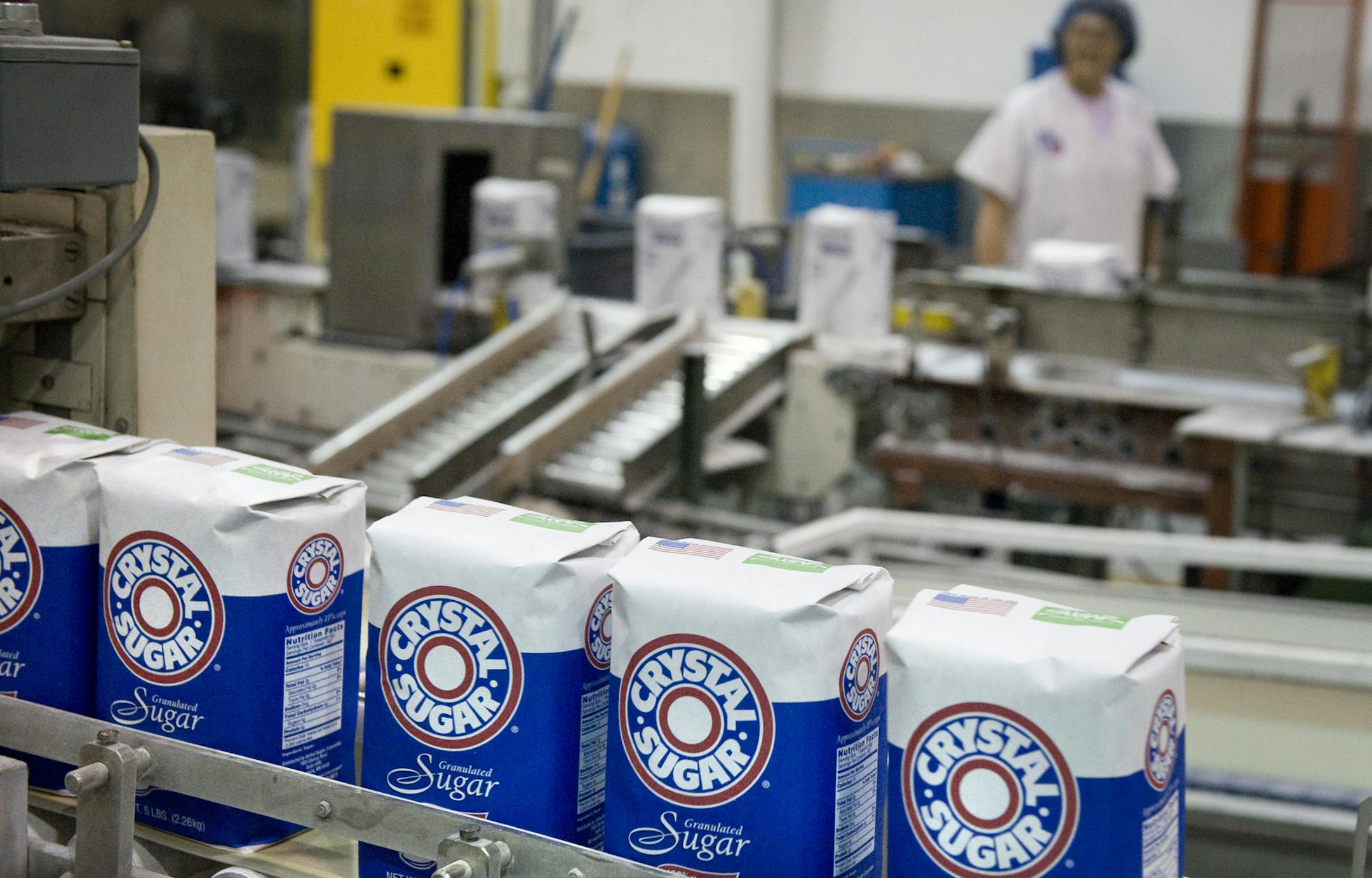 GLEN STUBBE • gstubbe@startribune.com -- Monday, October 11, 2011 -- Moorhead, MN -- ] Five-pound bags of table sugar from beets are filled at American Crystal Sugar Company in Moorhead. ORG XMIT: MIN2013012517052181 ORG XMIT: MIN1306181716018057