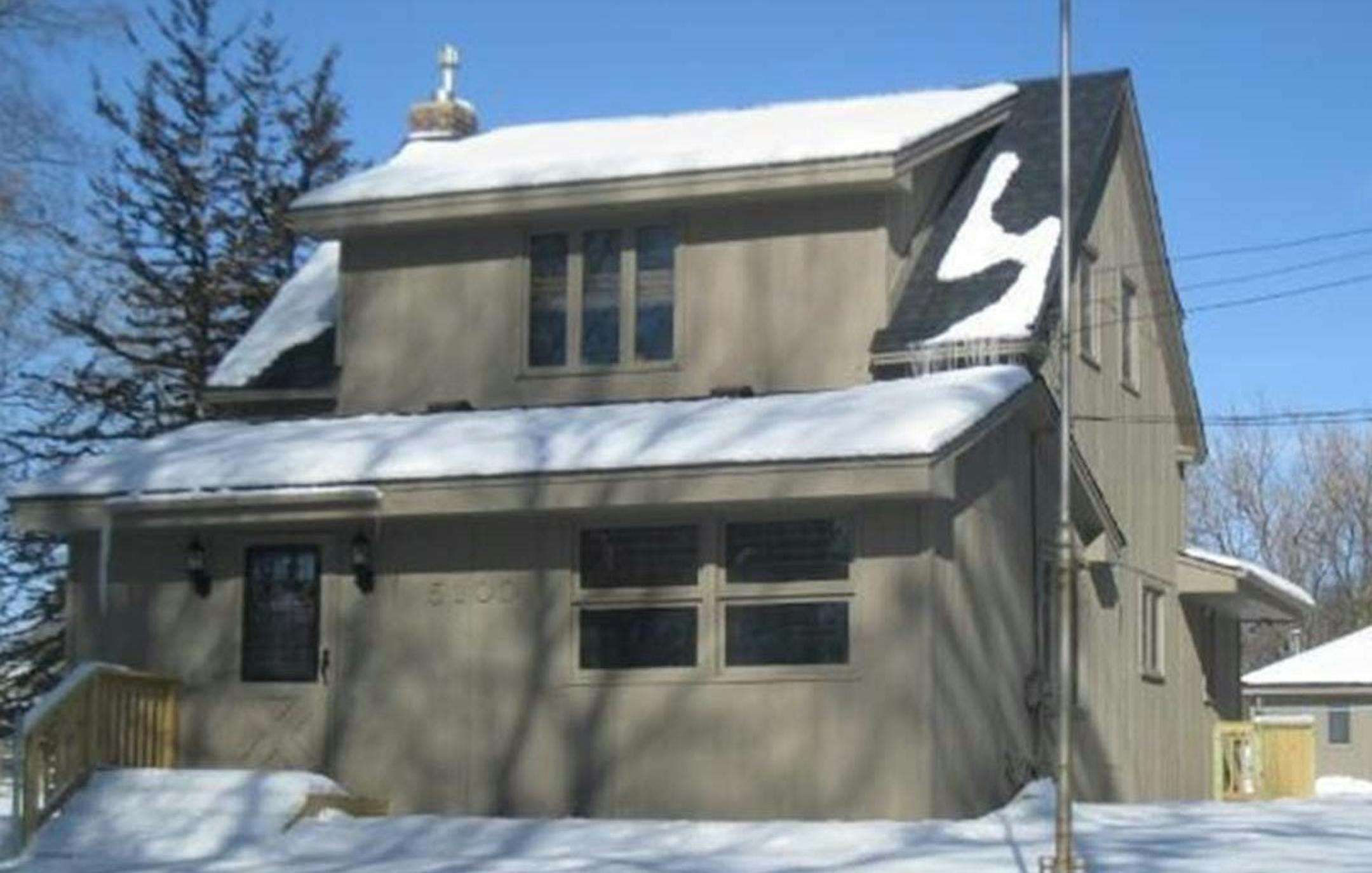 ...Minnetrista
Built in 1978, this three-bedroom, two-bath house has 1,915 finished square feet and features hardwood floors, new carpet, paint, roof, bathrooms and appliances, full finished basement, three-car, insulated detached garage and heated workshop and deck on a one-acre lot across the street from Lake Minnetonka's Jennings Bay. Listed by Paul Larson, Coldwell Banker Burnet, 612-723-1000.