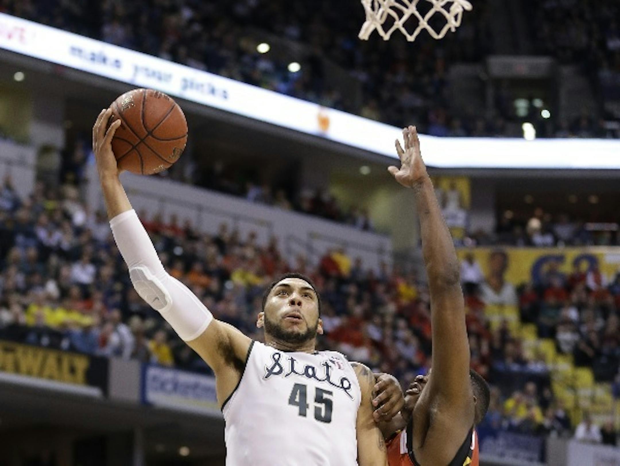 Michigan State's Denzel Valentine went up for a basket against Maryland's Diamond Stone in the second half of the Big Ten tournament semifinals in Indianapolis on Saturday.