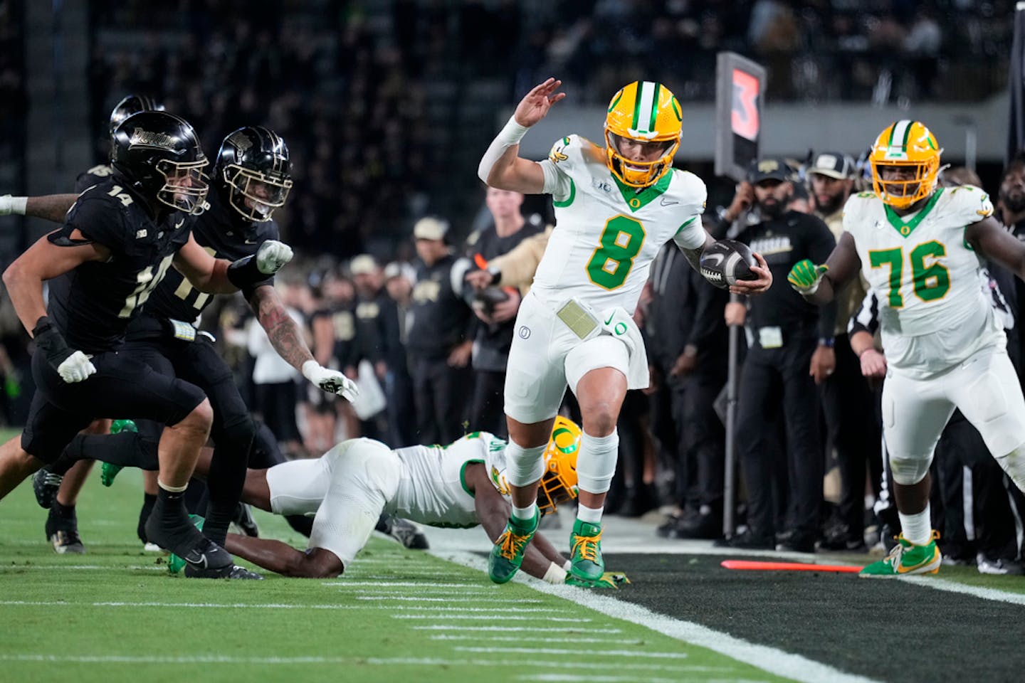 No. 2 Oregon Routs Purdue 35-0 For First Road Shutout In Over 30 Years ...