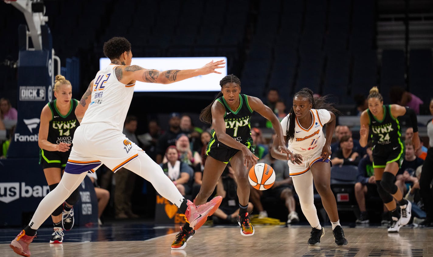 Lynx guard Diamond Miller maneuvered around Mercury center Brittney Griner after a turnover during a game September 3