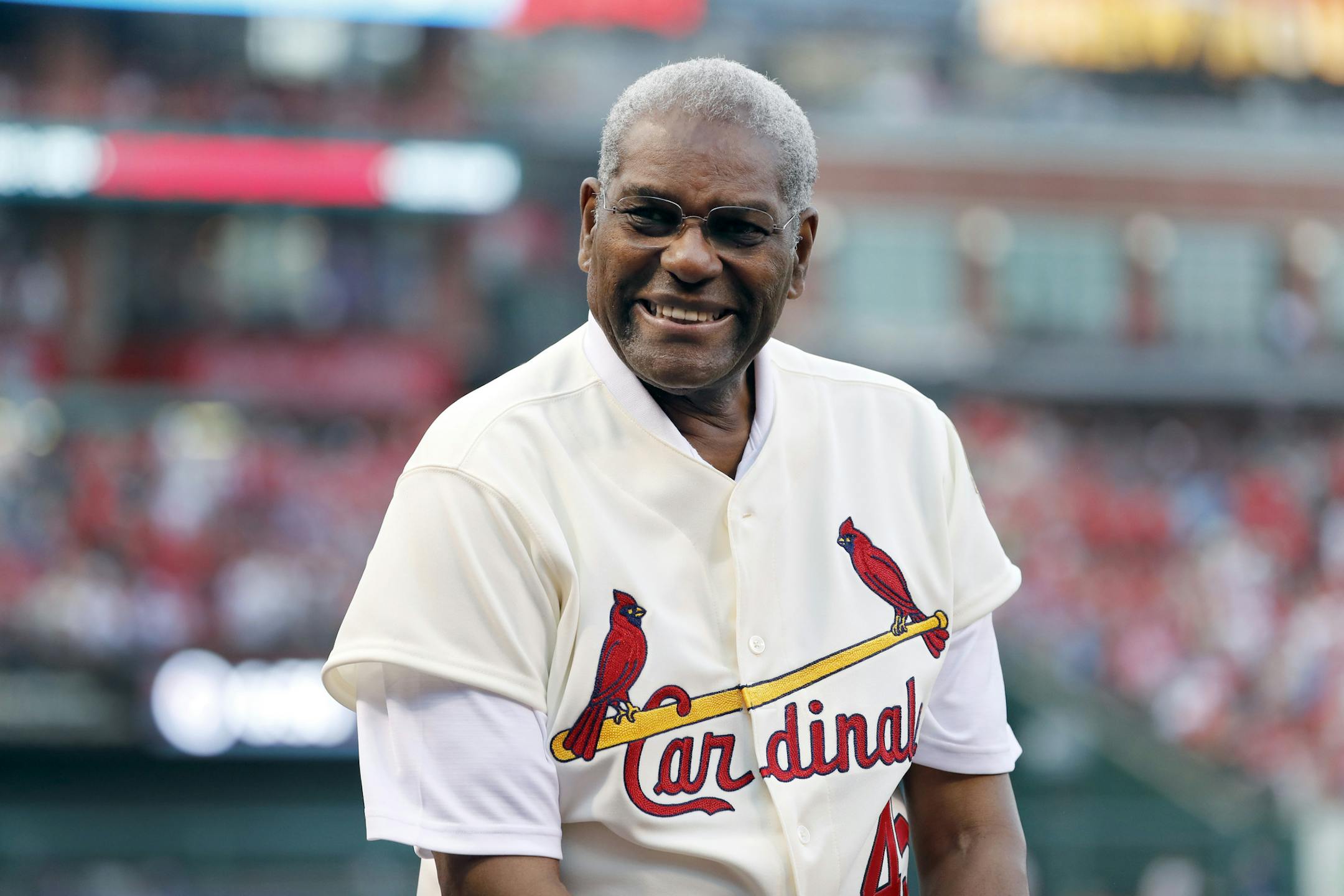 Bob Gibson, a member of the St. Louis Cardinals' 1967 World Series championship team, takes part in a ceremony honoring the 50th anniversary of the victory before the start of a baseball game between the St. Louis Cardinals and the Boston Red Sox Wednesday, May 17, 2017, in St. Louis. (AP Photo/Jeff Roberson) ORG XMIT: MOJR