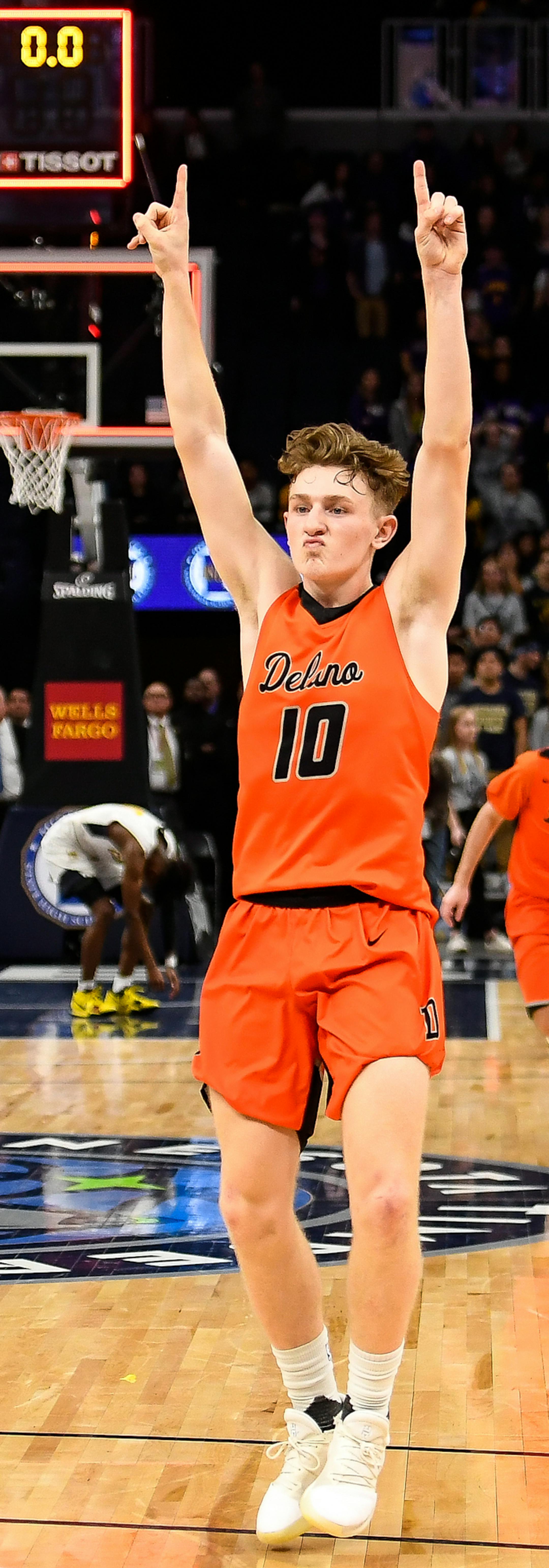 Delano guard Calvin Wishart (10) celebrated his team's 65-61 3A championship win over Columbia Heights. ] AARON LAVINSKY &#xef; aaron.lavinsky@startribune.com Delano played Columbia Heights in the Class 3A boy's basketball championship game on Saturday, March 24, 2018 at Target Center in Minneapolis, Minn.