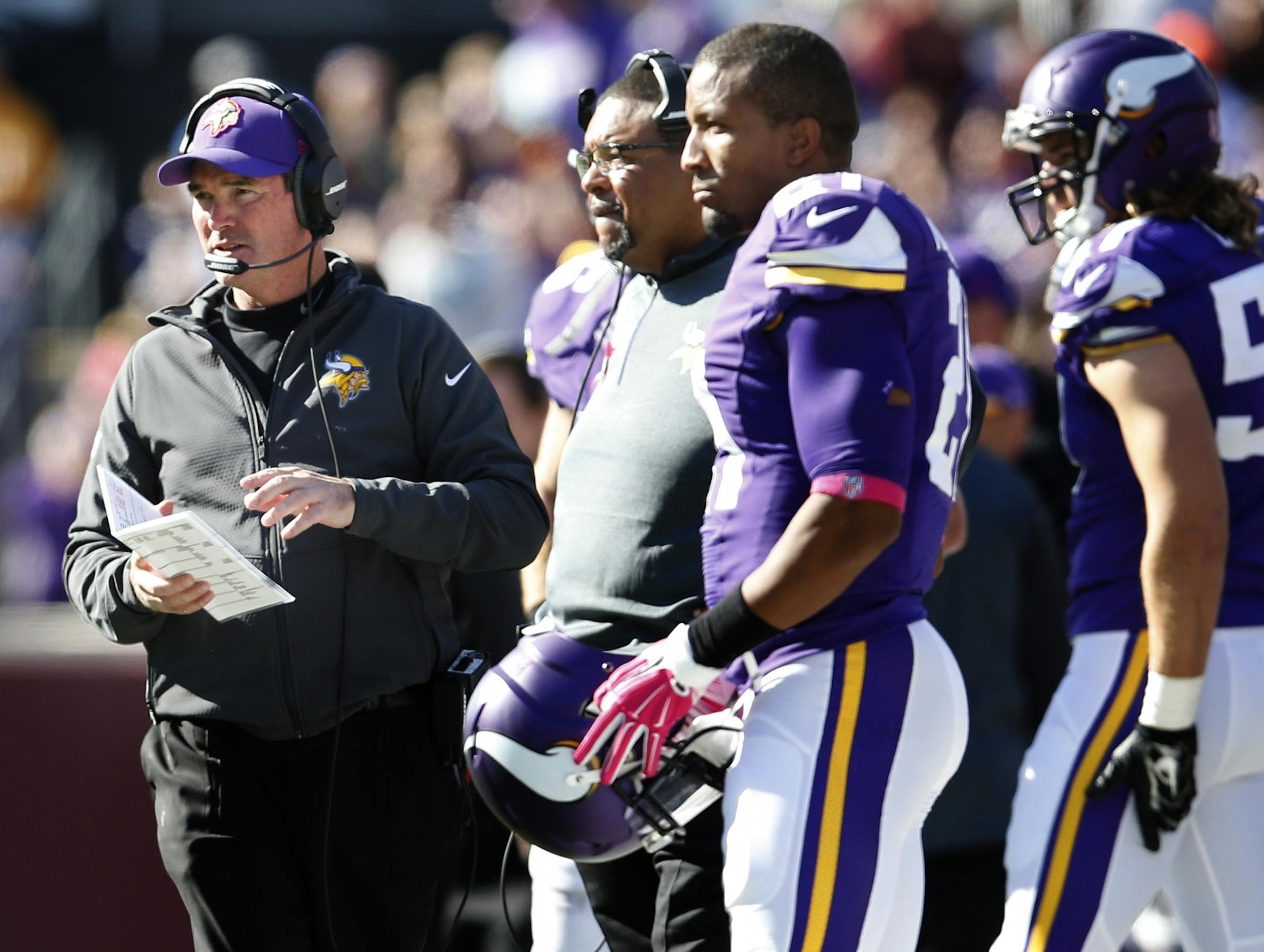 Minnesota Vikings head coach Mike Zimmer in the fourth quarter. Detroit beat Minnesota by a final score of 17-3.