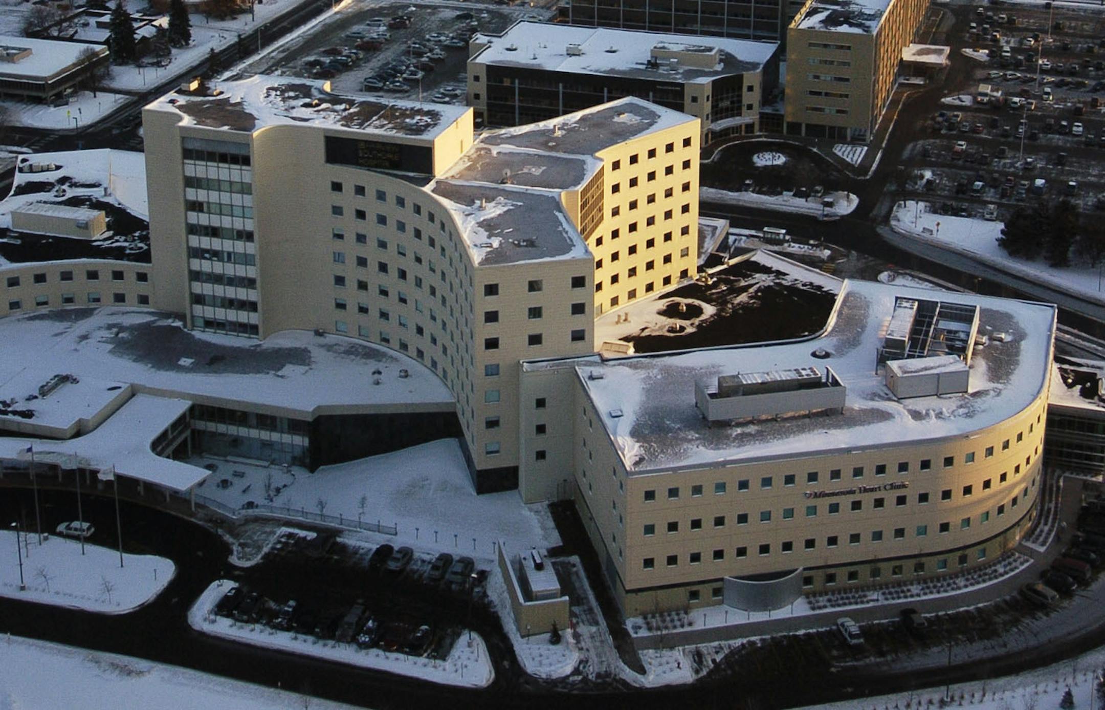 WEDNESDAY_01/28/04_Edina - - - - - Fairview-Southdale Hospital with Southdale in background. ORG XMIT: MIN2014052313141809