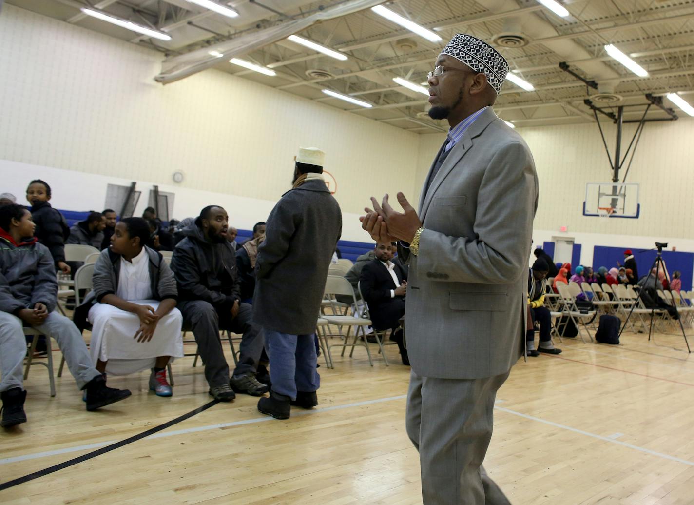 Imam Sharif A Mohamed walked around to greet people before the fundraiser for repairs to the mosque. ] (KYNDELL HARKNESS/STAR TRIBUNE) kyndell.harkness@startribune.com A fundraiser for the Dar Al-Hijrah mosque at Brian Coyle Community Center in Minneapolis Min., Thursday, January 1, 2014.
