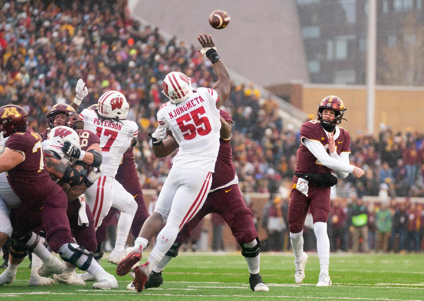 Gophers will go to bowl game despite losing record after Hawaii wins on