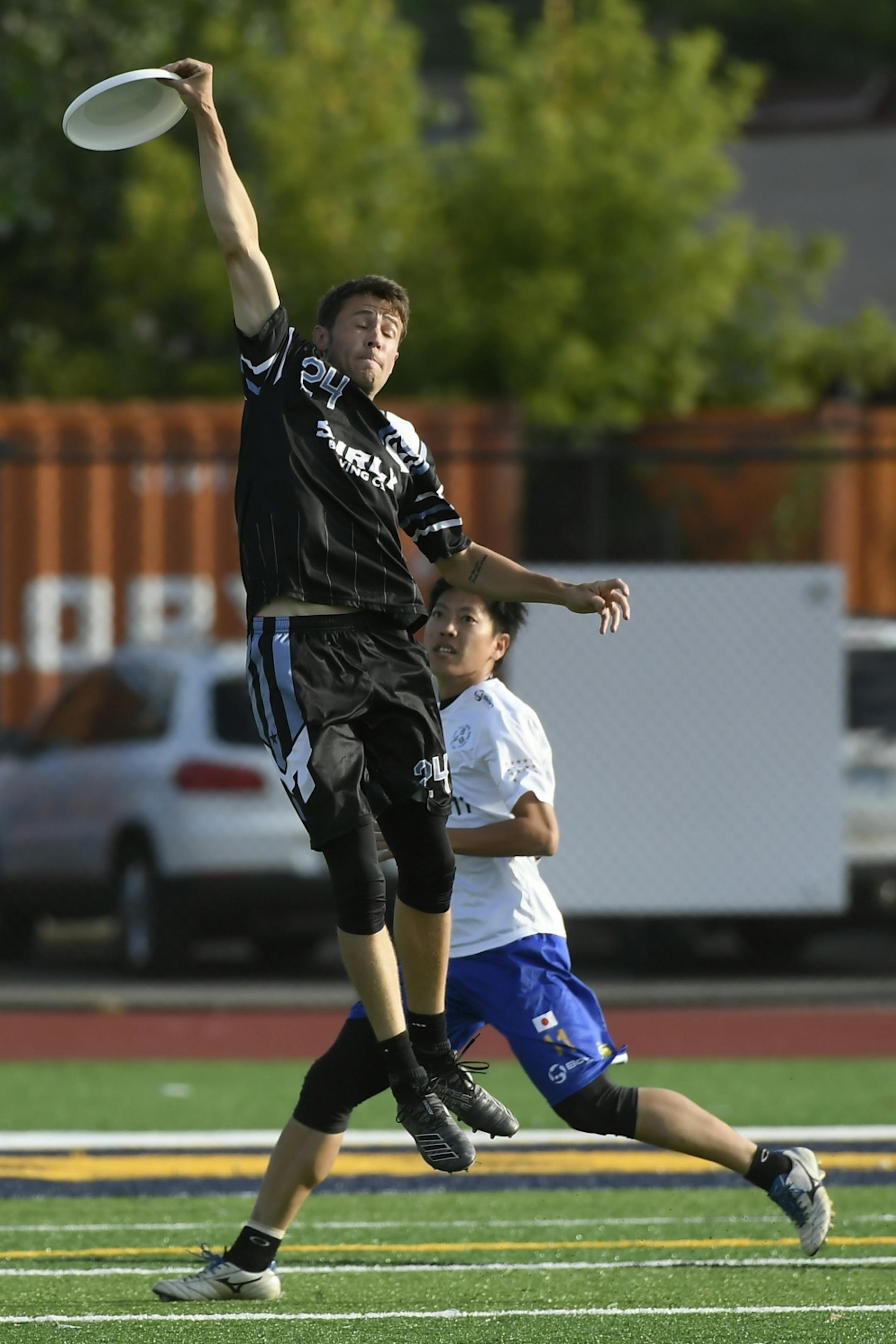 The Minnesota Wind Chill's Ryan Welch made a leaping catch during Wednesday night's match against the Buzz Bullets.