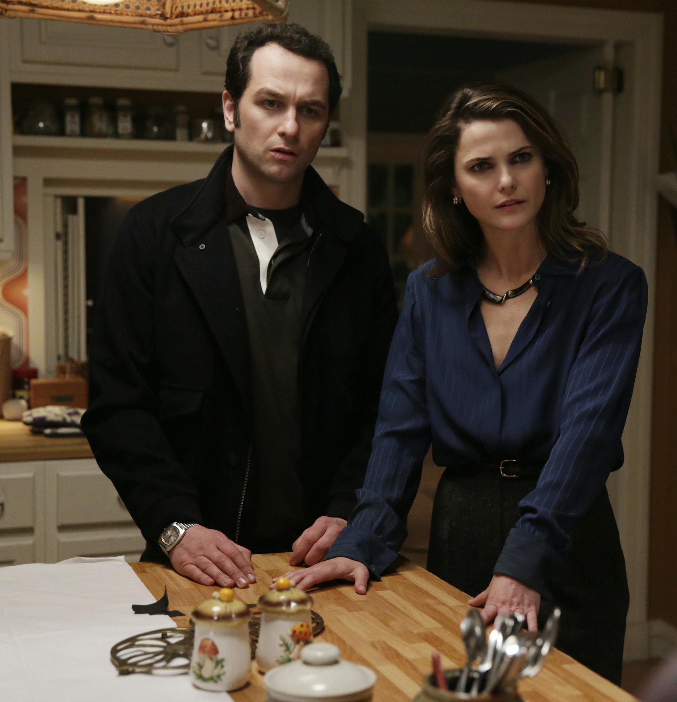THE AMERICANS -- "Stingers" Episode 310 (Airs Wednesday, April 1, 10:00 PM e/p) Pictured (l-r): Matthew Rhys as Philip Jennings & Keri Russell as Elizabeth Jennings. CR: Patrick Harbon/FX