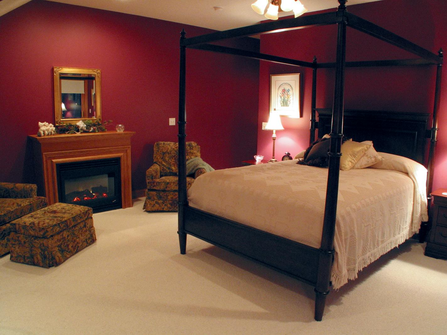 An interior view of the " Winterberry room' at the Woodland Trails B & B in Hinkley, MN