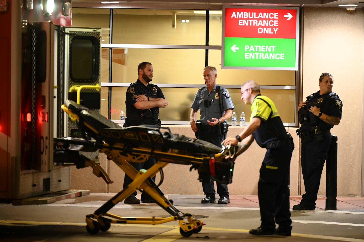 Newly-appointed Minneapolis police 2nd Precinct Inspector Nicholas Torborg, left, of center, talked with Robbinsdale Police outside North Memorial Hospital Friday, Aug. 11, 2023 in Robbinsdale, Minn. ] AARON LAVINSKY • aaron.lavinsky@startribune.com