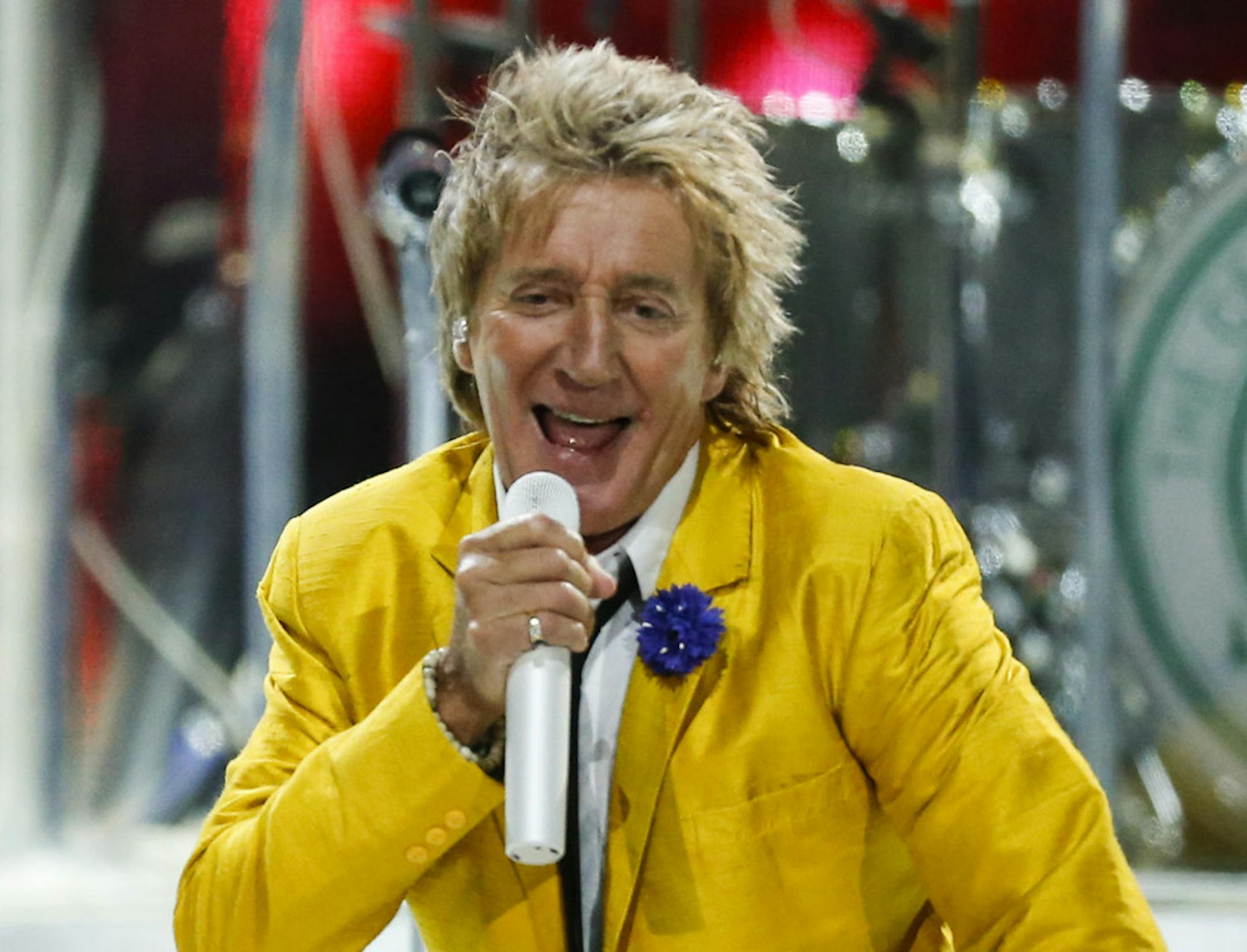 Rod Stewart early in his set Sunday night at Xcel Energy Center. ] JEFF WHEELER ‚Ä¢ jeff.wheeler@startribune.com Carlos Santana and Rod Stewart performed Sunday night, August 10, 2014 at Xcel Energy Center in St. Paul.