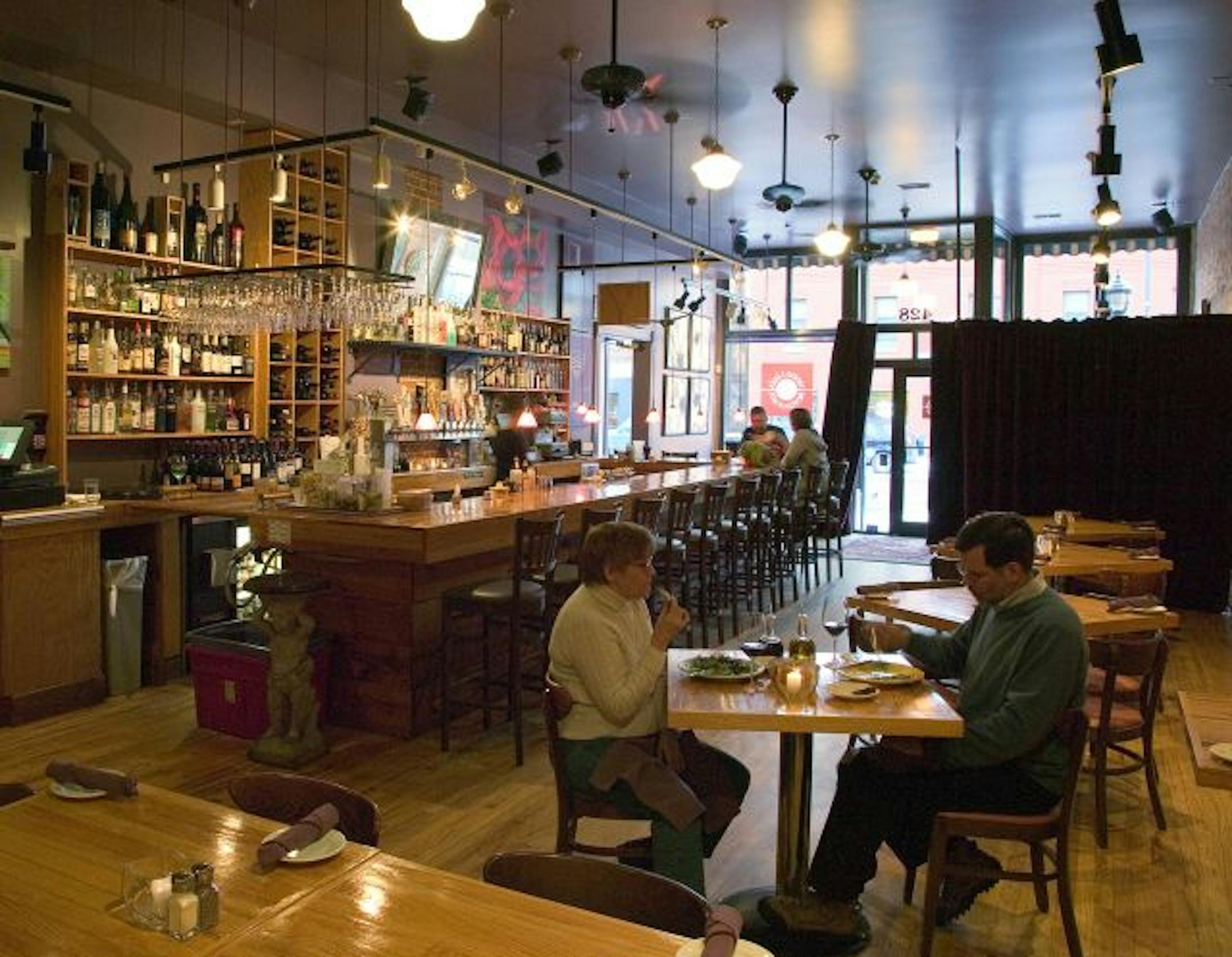 Mona Lisa's Italian Restaurant, popular gathering spot for 20 years