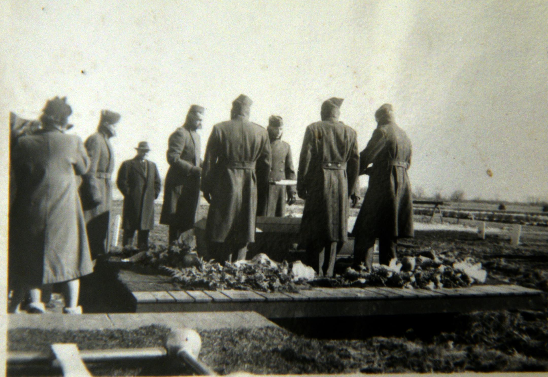 Bob Patrin has made a 30-year effort to clear the name of his dead uncle Frank Fietek. Frank got on the mob's wrong side in the mid-1940s and shortly thereafter was found dead in his basement, hanging from a pipe. Patrin makes a strong circumstantial case that it was murder, not suicide. ] .Richard.Sennott@startribune.com Richard Sennott/Star Tribune Edina Minn.Wednesday 5/28/2014) ** (cq)