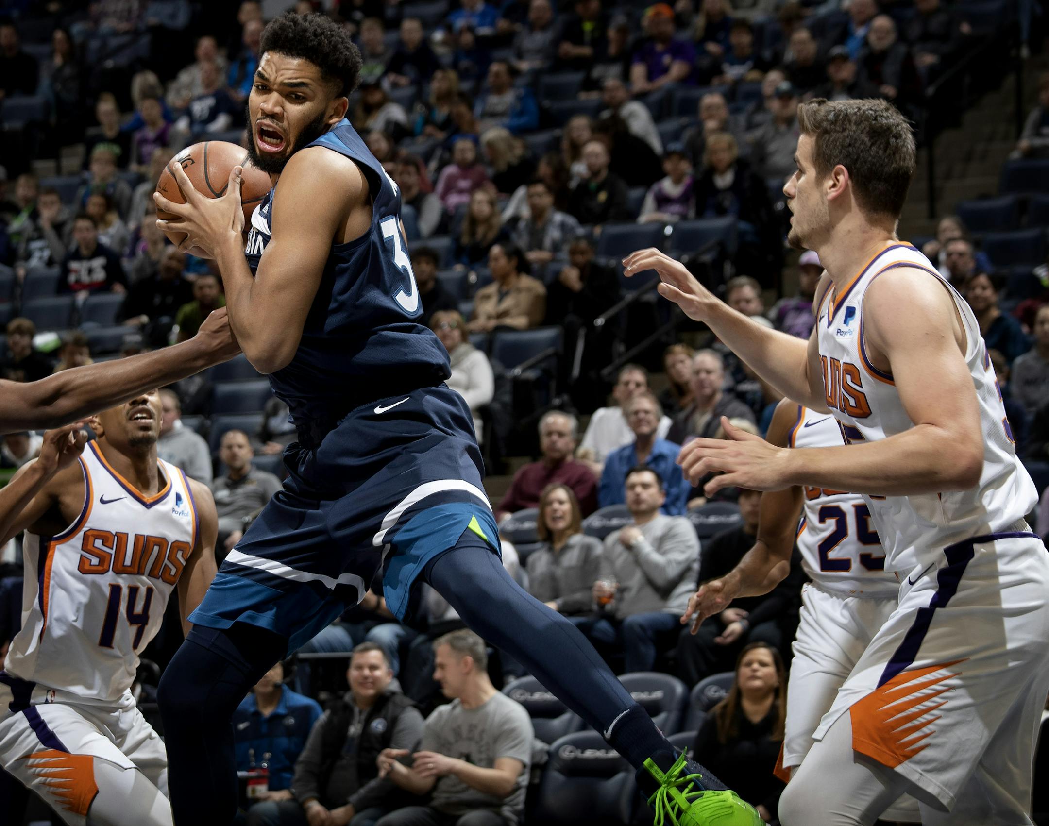 Karl Anthony-Towns grabbed a rebound in the first quarter. ] CARLOS GONZALEZ • cgonzalez@startribune.com – January 29, 2018, Minneapolis, MN, Target Center, NBA, Basketball, Minnesota Timberwolves vs. Phoenix Suns