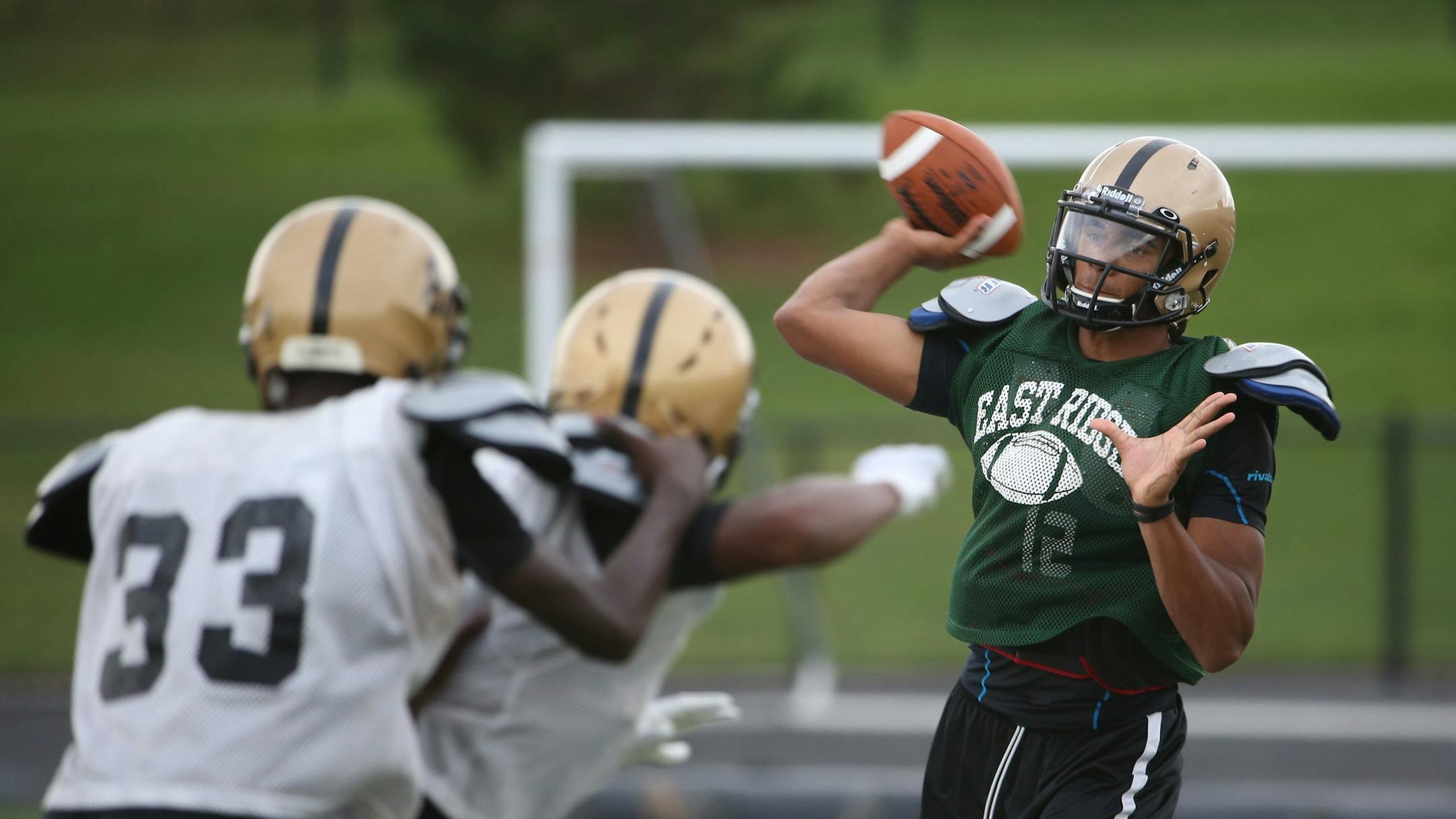 East Ridge quarterback Seth Green worked out during practice.(Kyndell Harkness/Star Tribune)