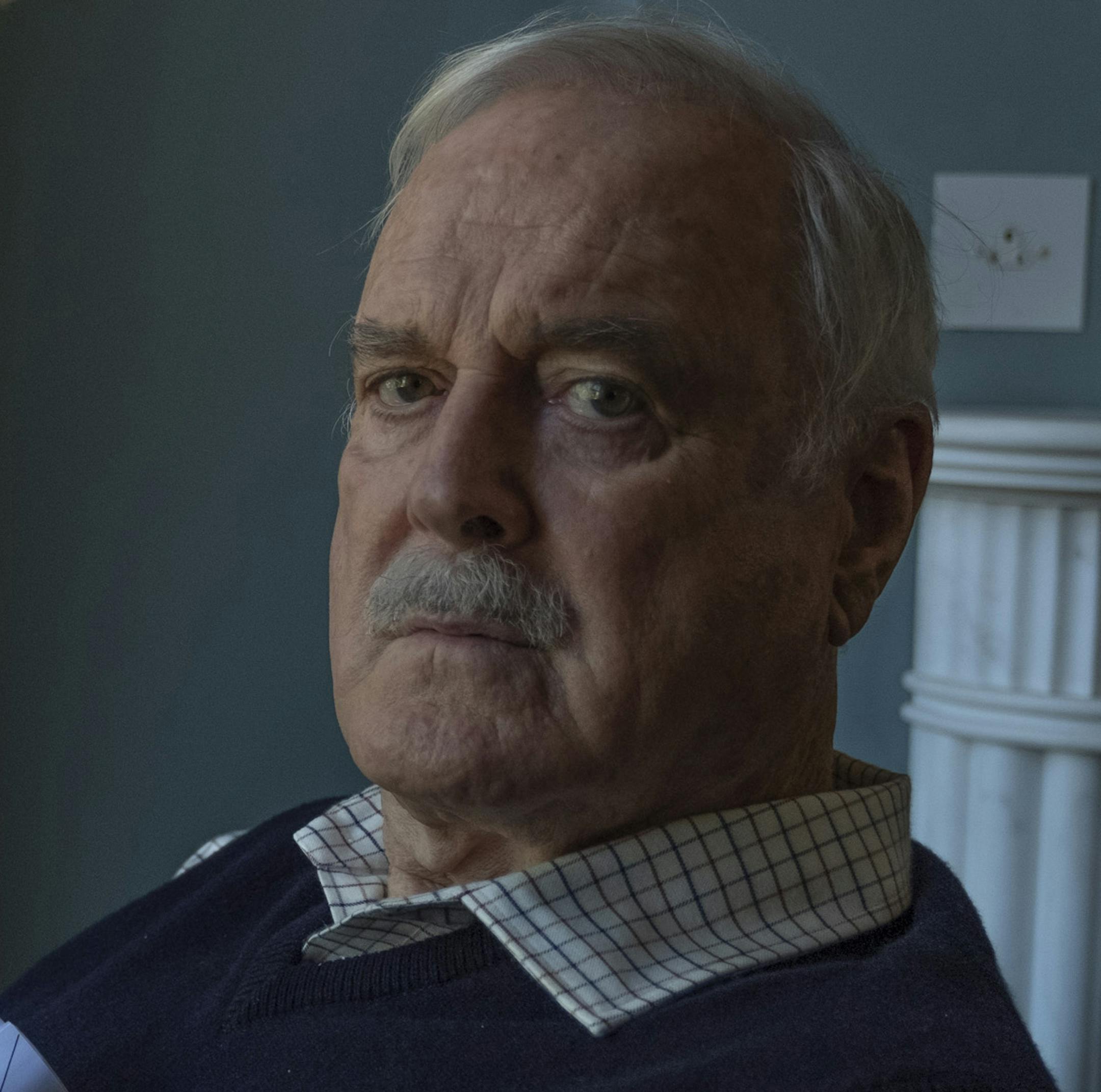 SPEECHLESS - "L-O-N-- LONDON" (Part 1) - The DiMeos cross the pond so Maya can ask her estranged father, the challenging Martin, for a loan to save their house. Meanwhile, Jimmy puts on his "fun dad" hat to ensure JJ has a great trip, Ray digs deep to summon Californian vibes to endear himself to British girls, and Kenneth reveals a love for all things royal, on the season premiere of "Speechless," FRIDAY, OCT. 5 (8:30-9:00 p.m. EDT), as part of the new TGIF programming block on The ABC Televisi