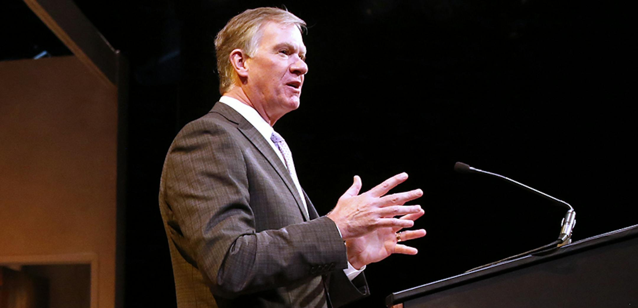St. Paul Mayor Chris Coleman delivers his State of the City address at the Penumbra Theatre. ] (Leila Navidi/Star Tribune) leila.navidi@startribune.com BACKGROUND INFORMATION: St. Paul Mayor gives his 2016 State of the City address Tuesday, April 19, 2016 at the Penumbra Theatre in St. Paul. Interspersed in the speech were performances of excerpts of August Wilson plays. ORG XMIT: MIN1604191409138560