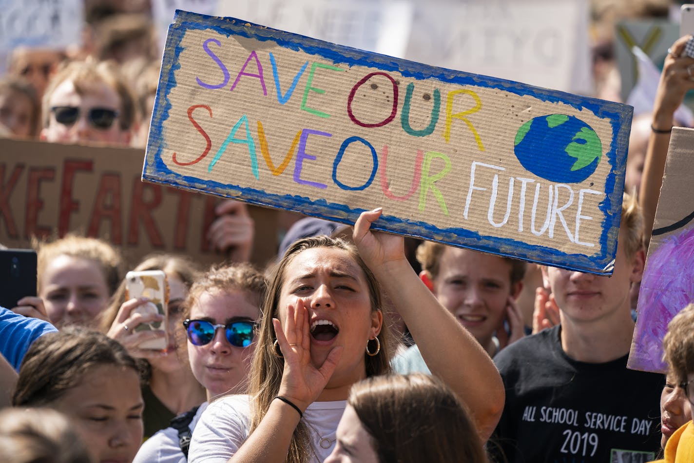 Protesters gathered at the Capitol to protest climate change inaction. ] LEILA NAVIDI • leila.navidi@startribune.com BACKGROUND INFORMATION: Hundreds of protesters gathered to march from Western Sculpture Park in St. Paul to rally at the Minnesota Capitol to call for government action to fight climate change, part of a global day of climate protest on Friday, September 20, 2019.