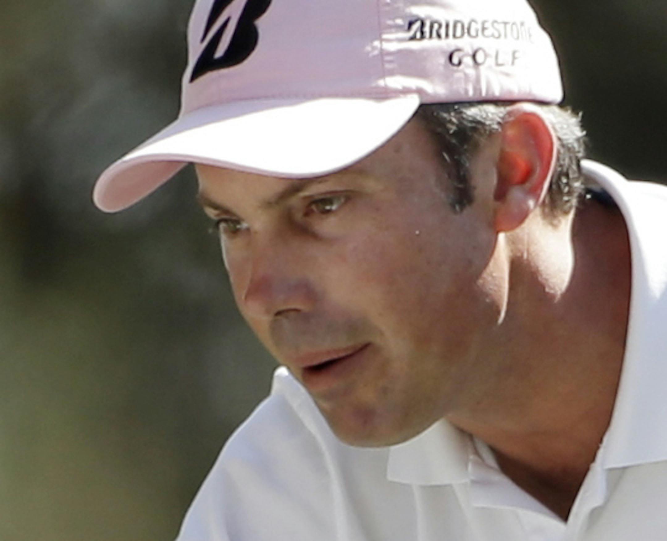 Mike Weir, right, of Canada, watches as Matt Kuchar talks to his son Carson during the par three competition before the Masters golf tournament Wednesday, April 10, 2013, in Augusta, Ga. (AP Photo/Darron Cummings)