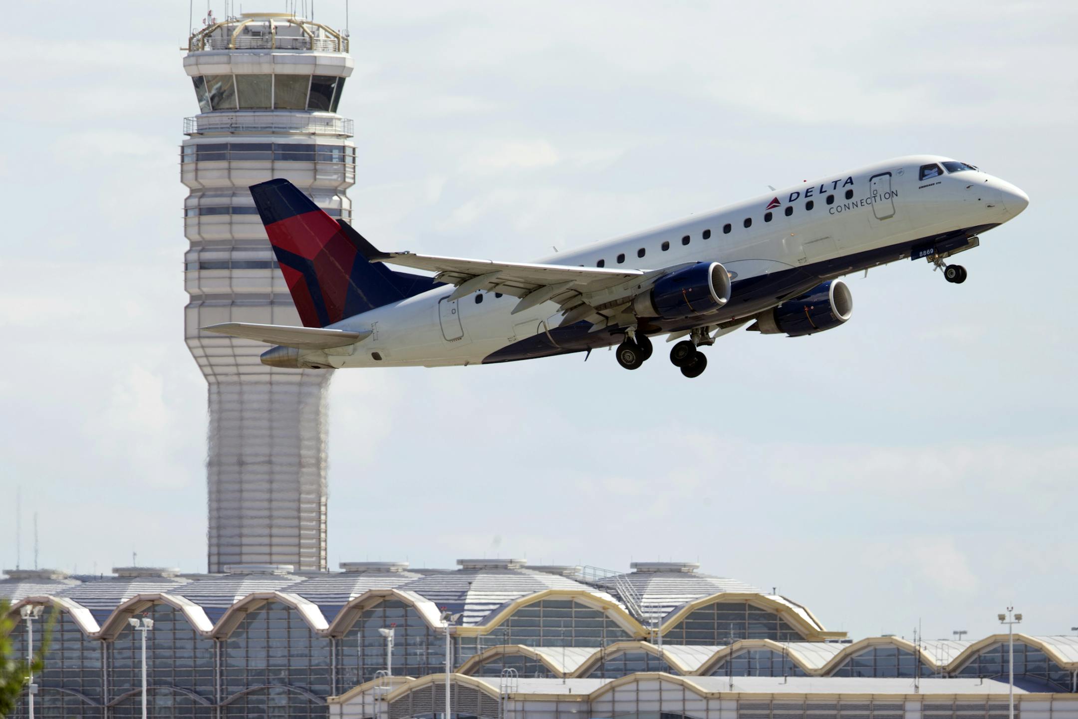 FILE - In this July 28, 2014 file photo, a Delta Air Lines jet takes off from Ronald Reagan Washington National Airport in Arlington, Va. The U.S. Department of Transportation on Tuesday, Feb. 10, 2015 said there were no super-long tarmac delays in December, making 2014 the best year on record for fewest such delays. (AP Photo/Manuel Balce Ceneta, File)