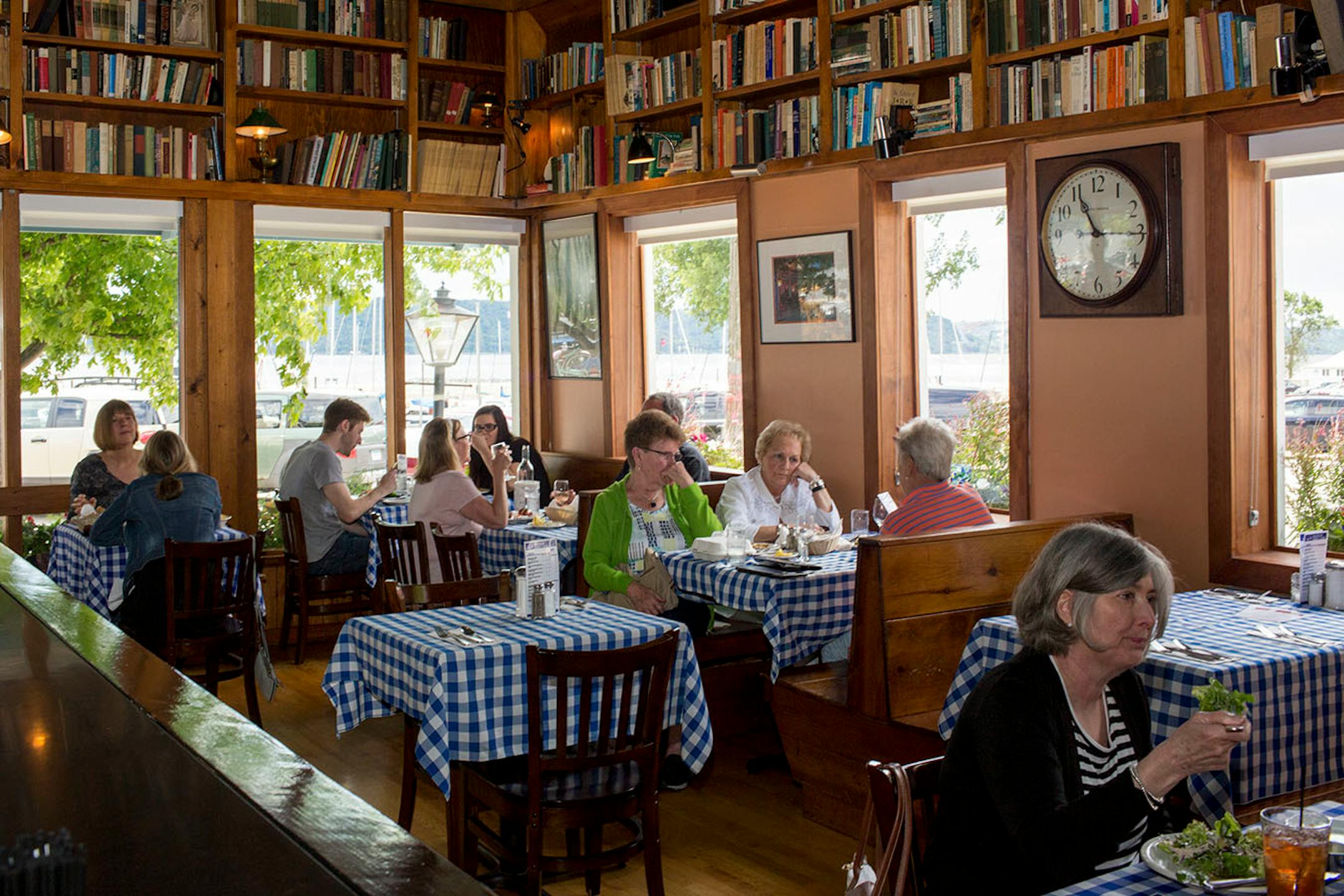 Customers sit for lunch at Harbor View Cafe in Pepin. ] COURTNEY PEDROZA • courtney.pedroza@startribune.com June 22-24, 2017; Wisconsin restaurants, cafes, bars, bakeries and breweries; Dining along the Mississippi River.