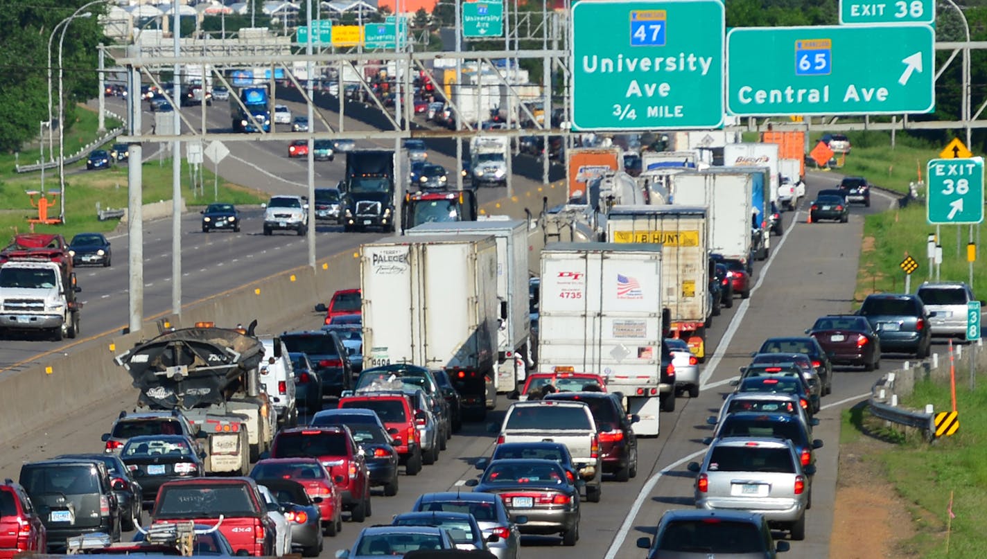 694 west bound was backed up at a near standstill during rush hour ] Richard.Sennott@startribune.com Richard Sennott/Star Tribune. ,Fridley, Minnesota Monday 6/118/13) ** (cq) ORG XMIT: MIN1306181533588018 ORG XMIT: MIN1504171228442821