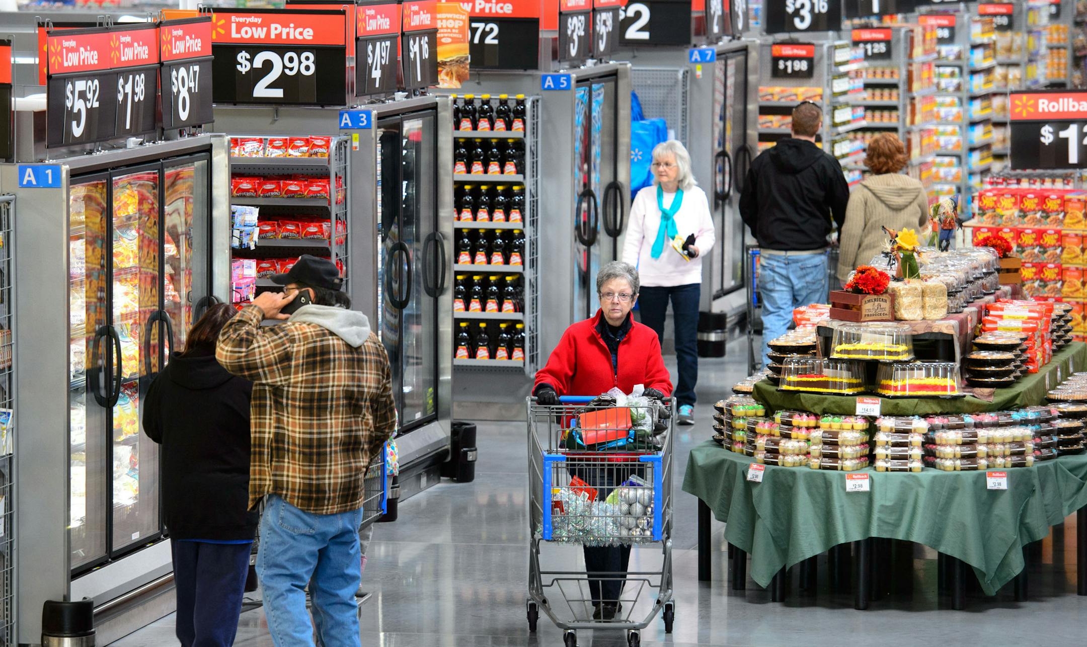 Customers shopped the aisles of the new Andover Walmart Wednesday, November 13, 2013 during its grand opening. ] GLEN STUBBE * gstubbe@startribune.com
