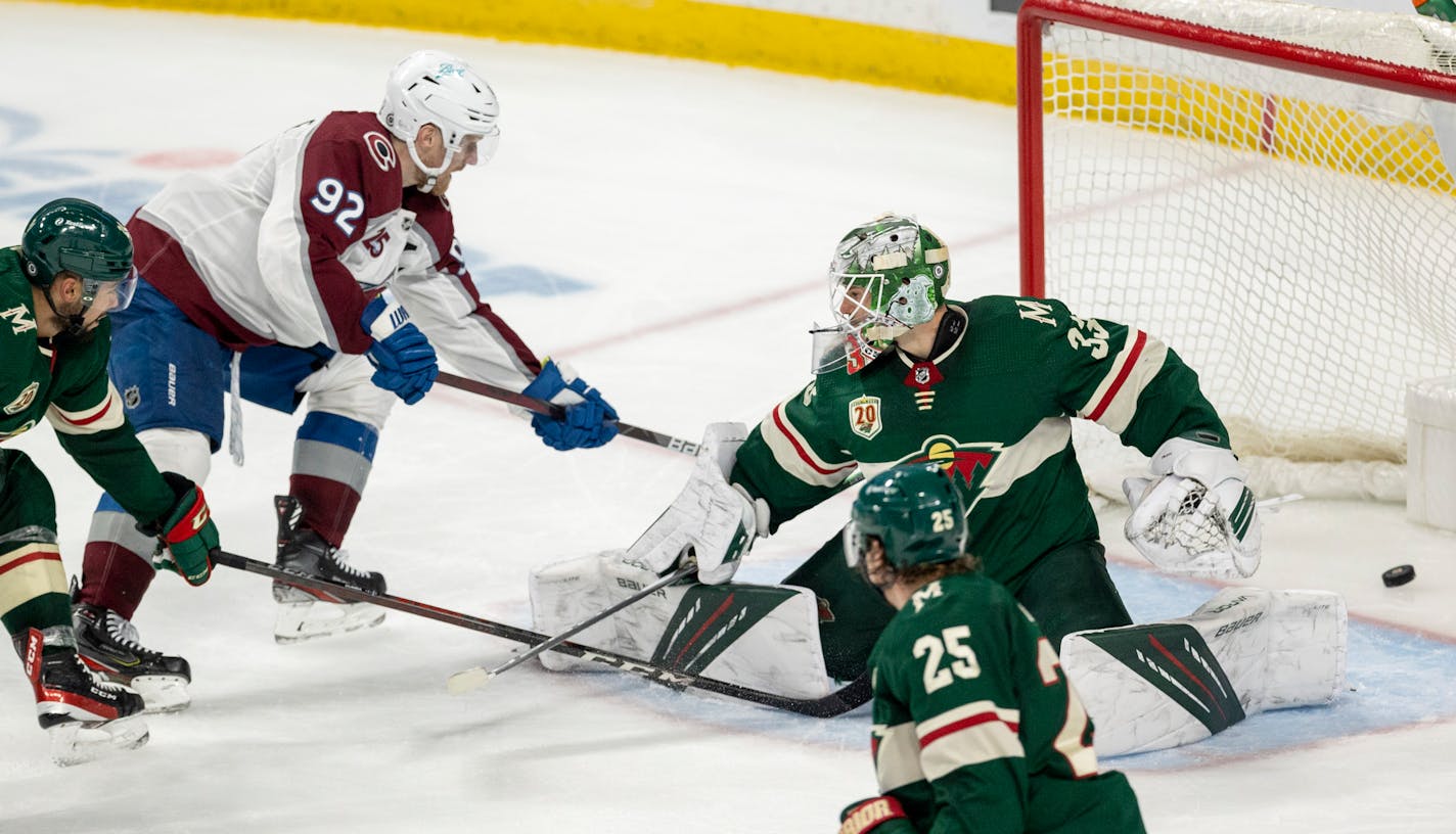 Gabriel Landeskog (92) of the Colorado Avalanche got the puck past Minnesota Wild goalie Cam Talbot (33) for a goal in the third period.